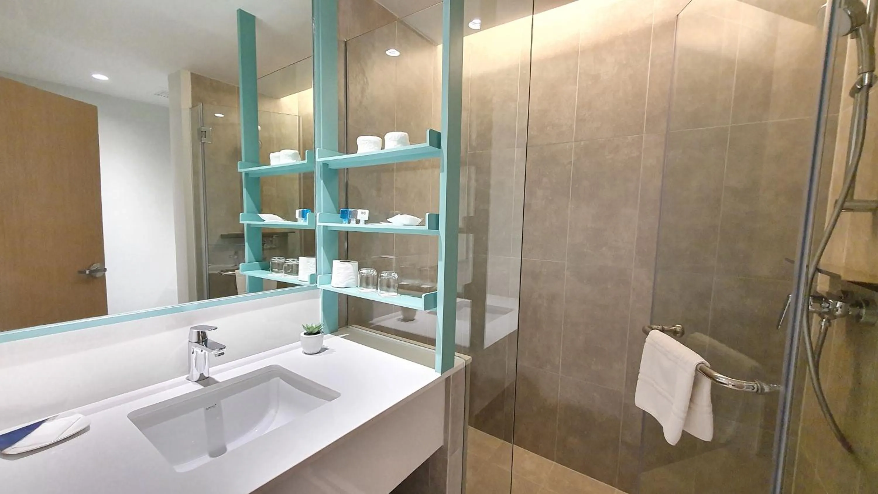 Shower in Novotel Rayong Rim Pae Resort