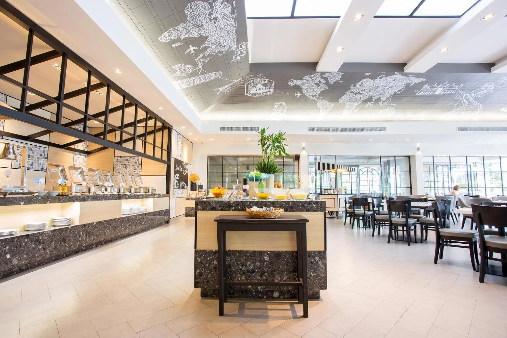 Restaurant/places to eat in Novotel Rayong Rim Pae Resort