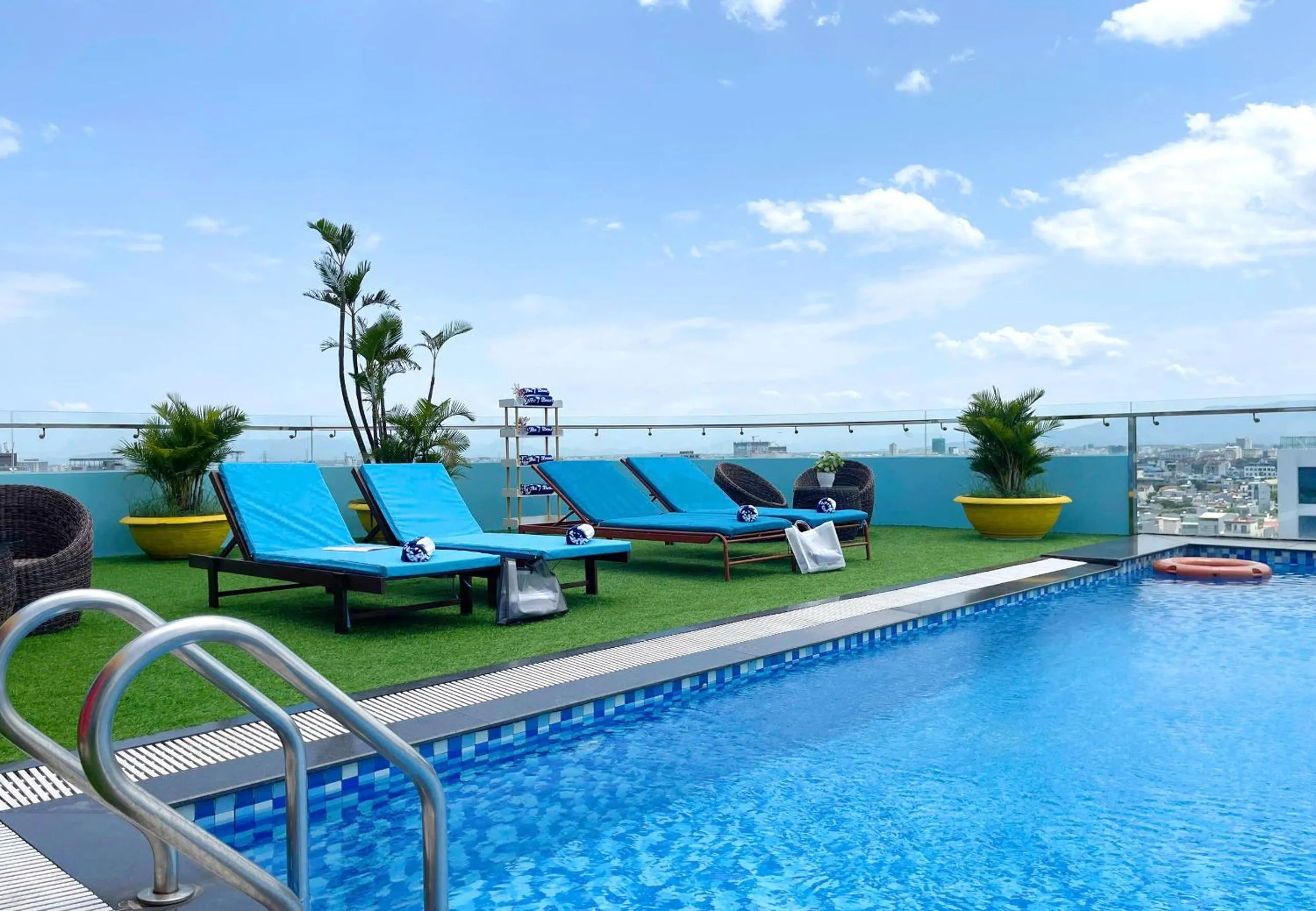 Swimming pool in Ritzy Boutique Hotel Da Nang Beach