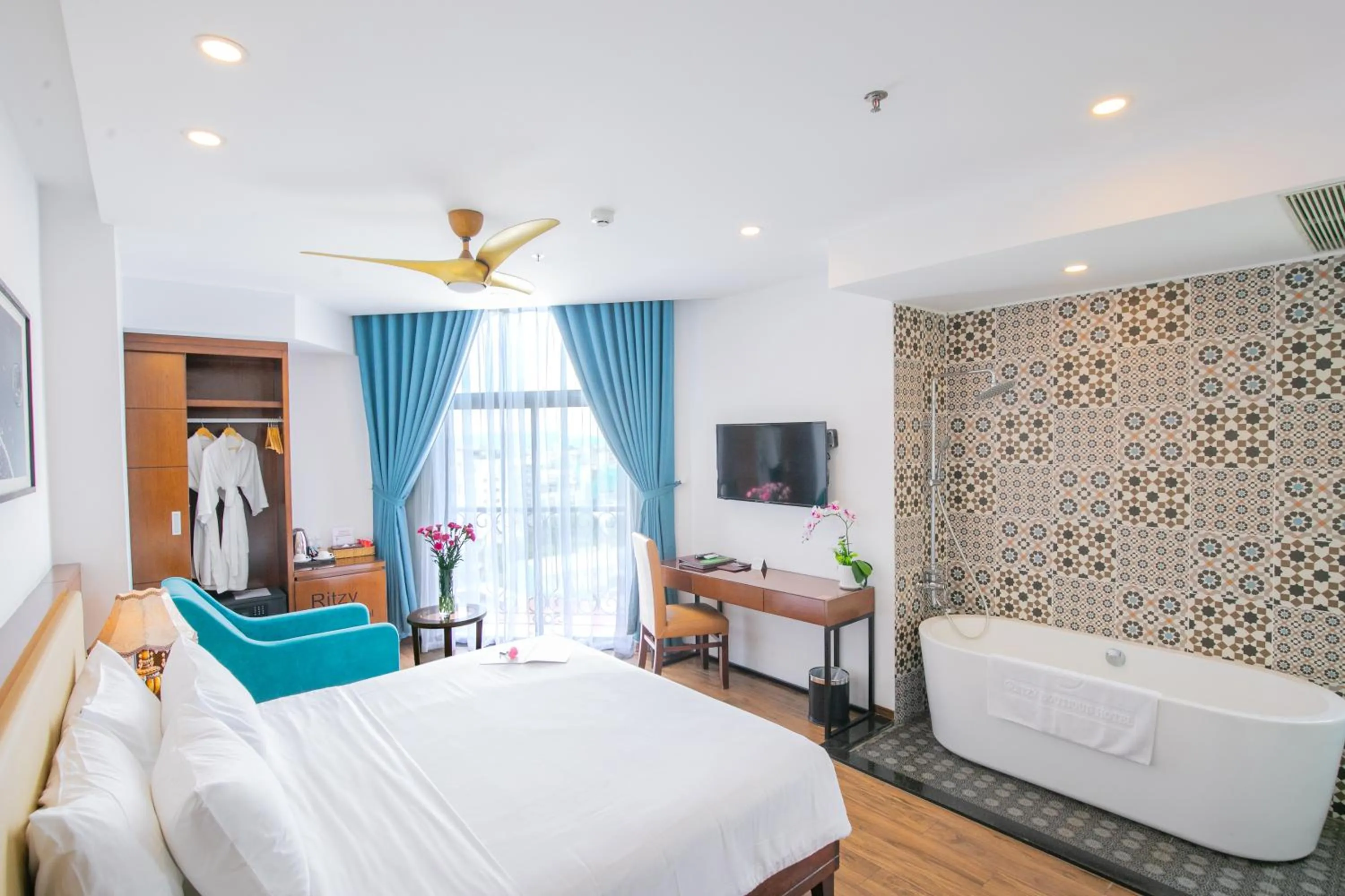 Bedroom, Bed in Ritzy Boutique Hotel Da Nang Beach