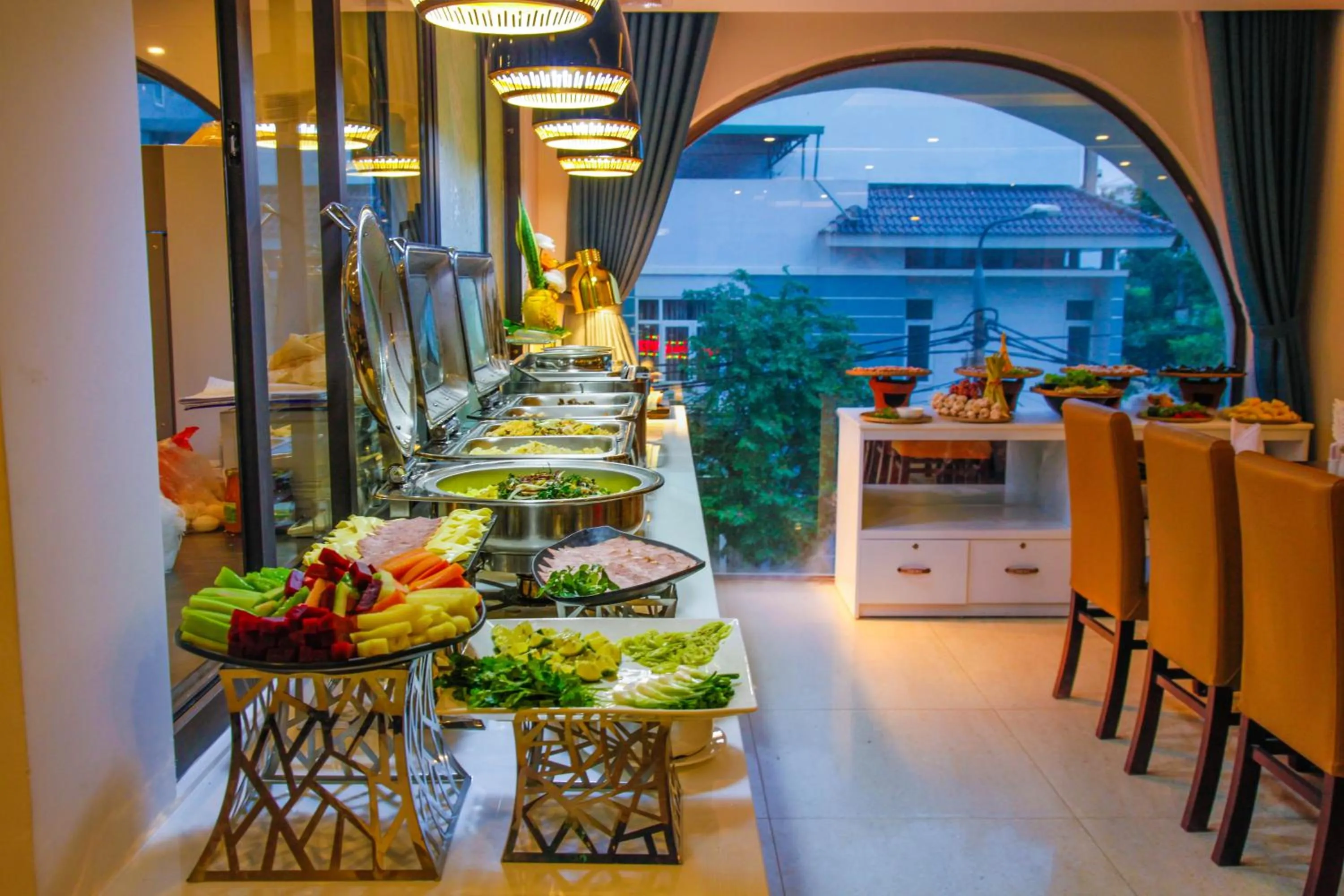 Restaurant/places to eat in Ritzy Boutique Hotel Da Nang Beach