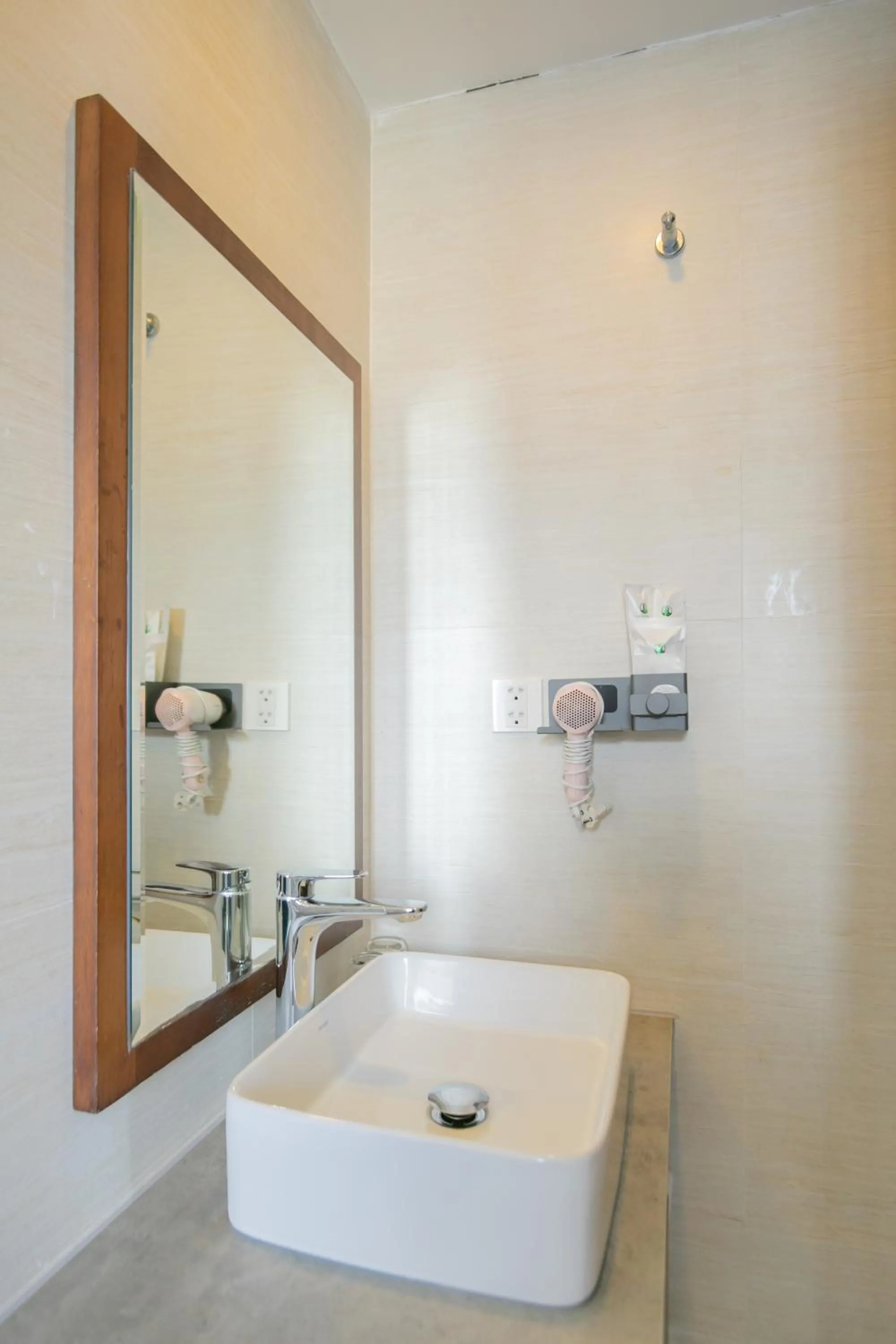 Toilet in Ritzy Boutique Hotel Da Nang Beach