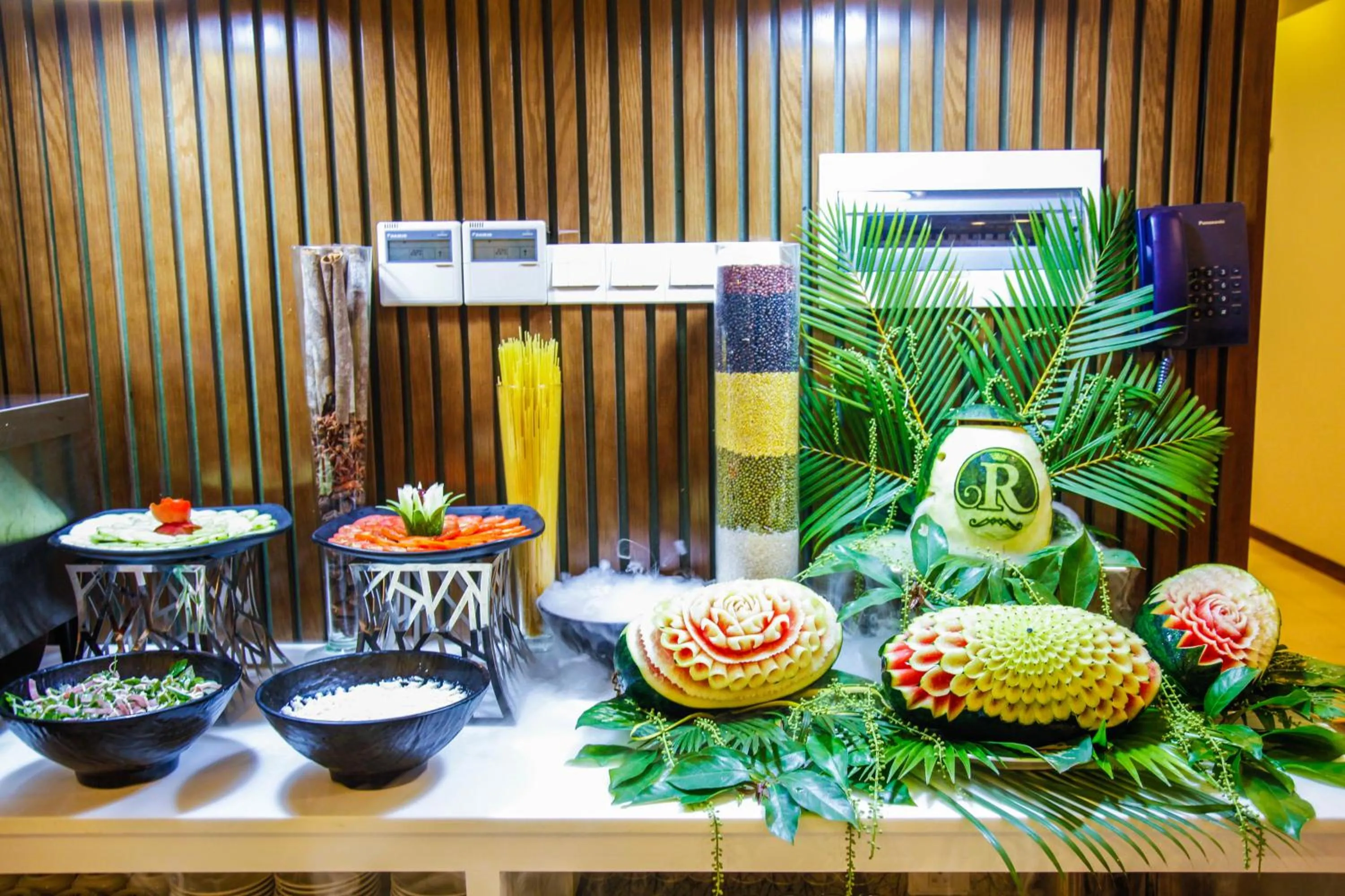 Restaurant/places to eat in Ritzy Boutique Hotel Da Nang Beach