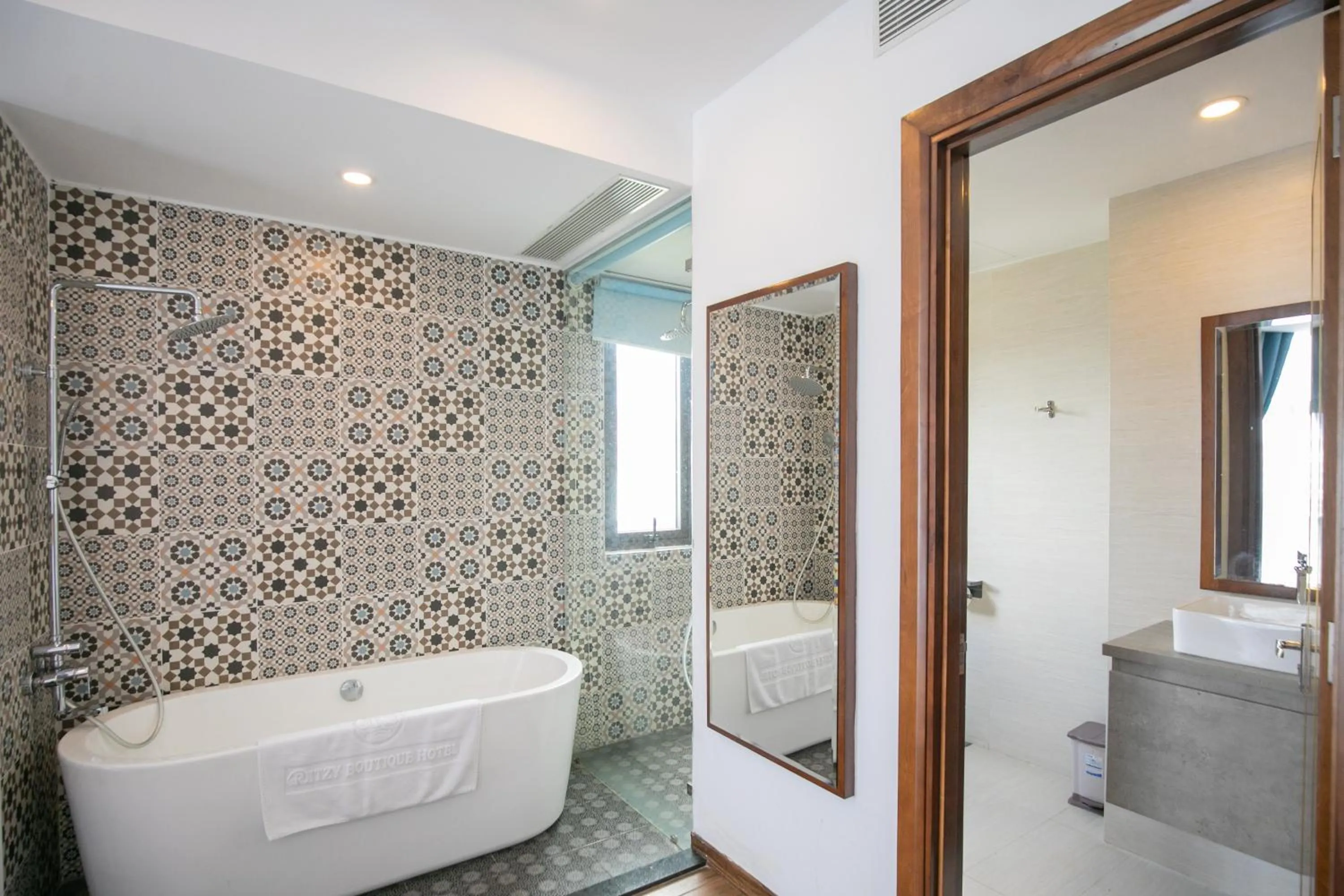 Shower in Ritzy Boutique Hotel Da Nang Beach