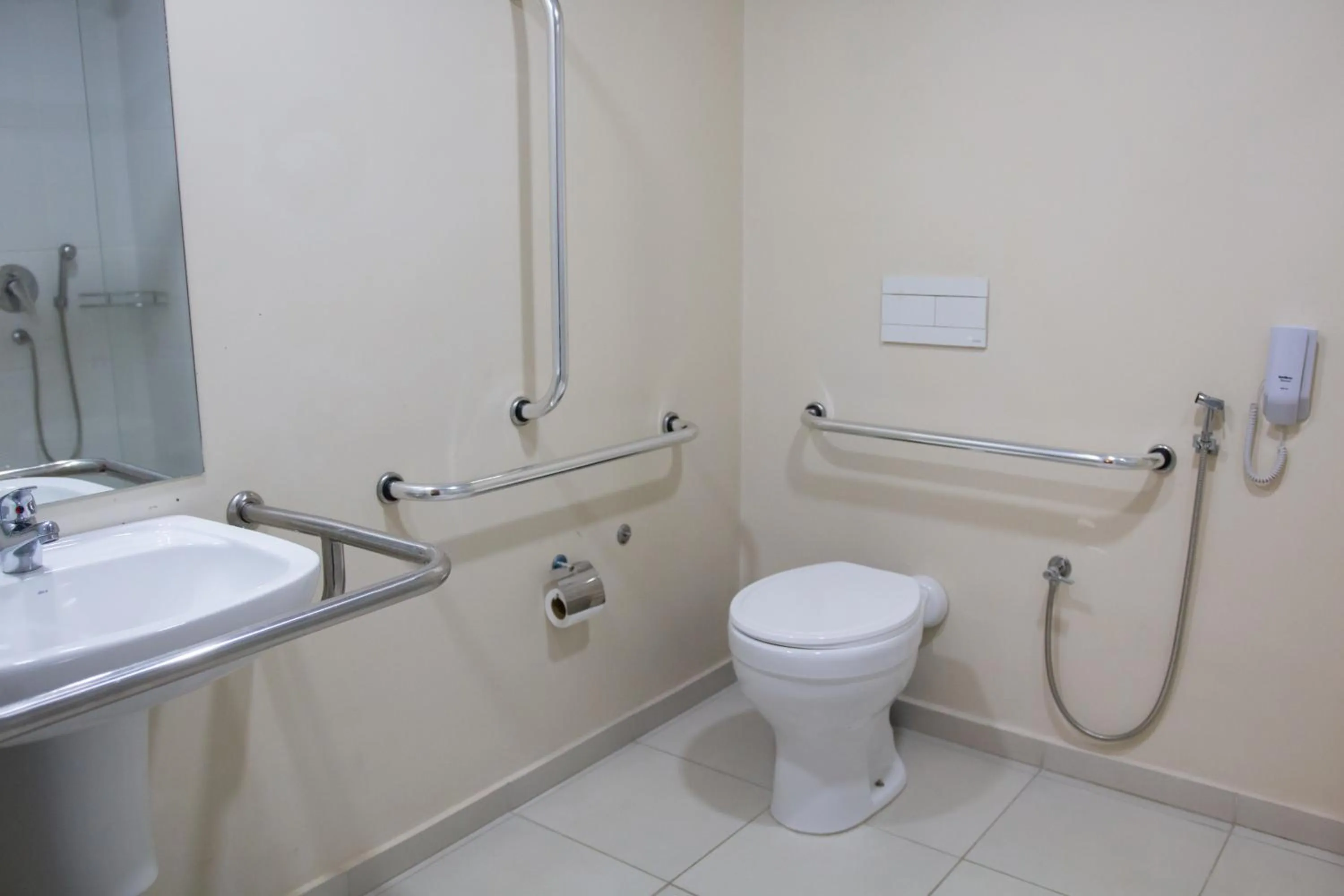 Shower in ibis budget Muriae