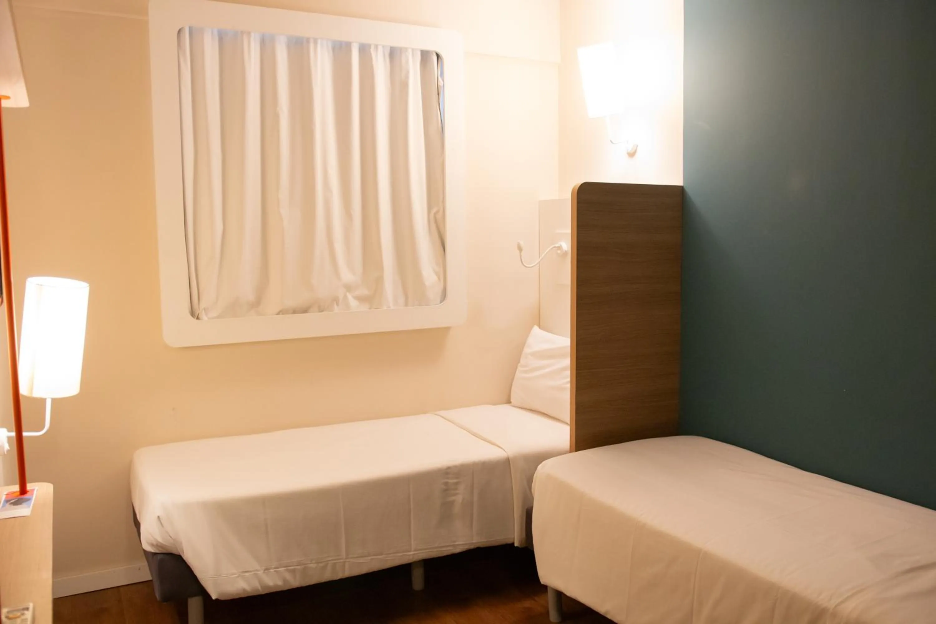 Property building, Bed in ibis budget Muriae