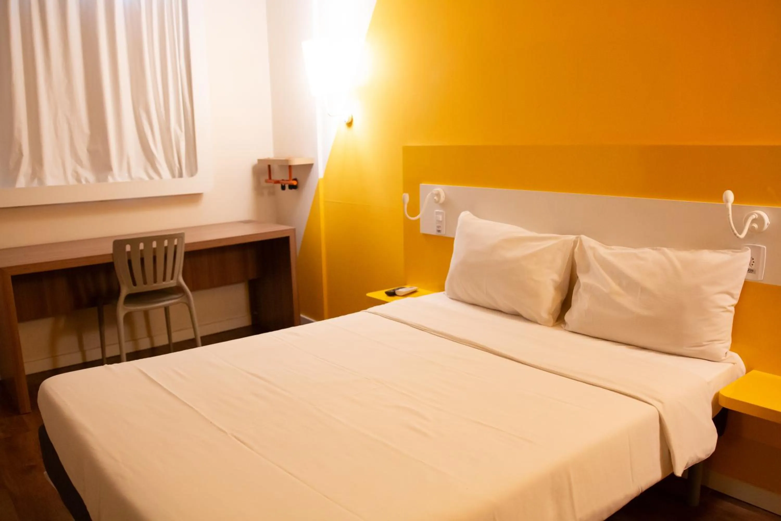 Photo of the whole room, Bed in ibis budget Muriae