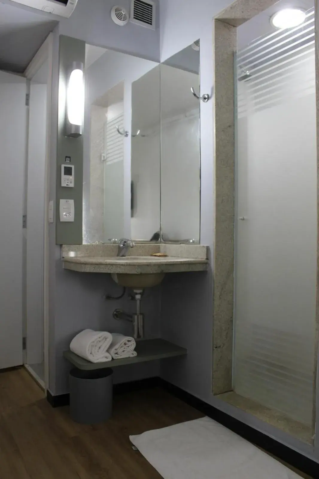 Standard Room With Three Single Beds - single occupancy in ibis budget Sao Jose do Rio Preto Standard Room With Three Single Beds - single occupancy in ibis budget Sao Jose do Rio Preto
