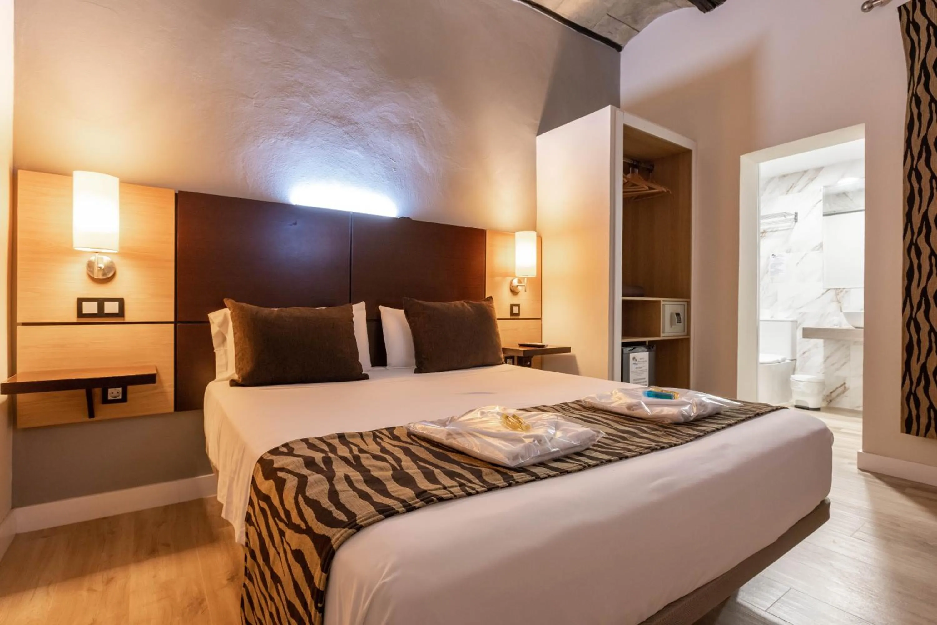 Decorative detail, Bed in Hotel Copacabana Tarifa Beach