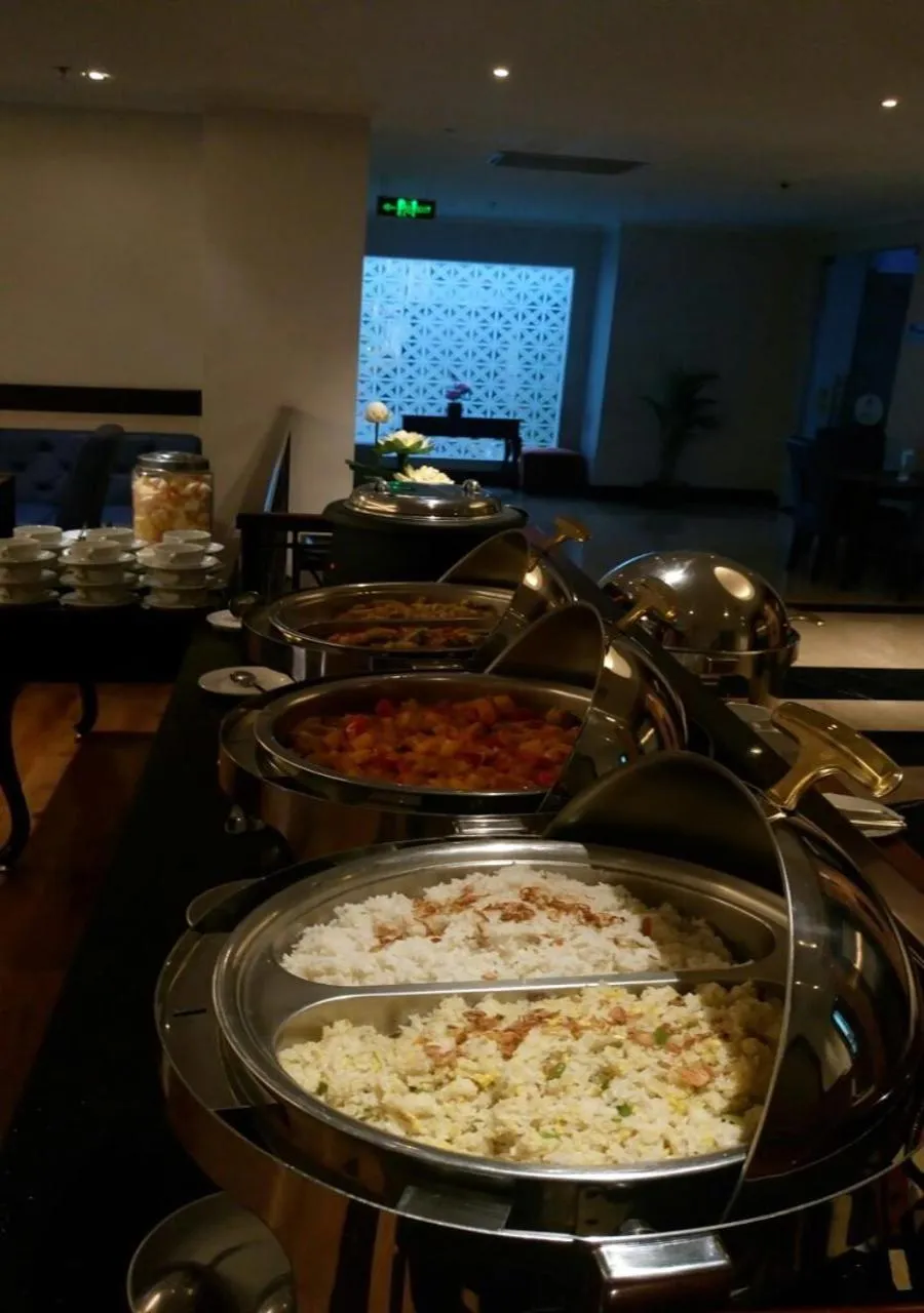 Restaurant/places to eat in P Hotel