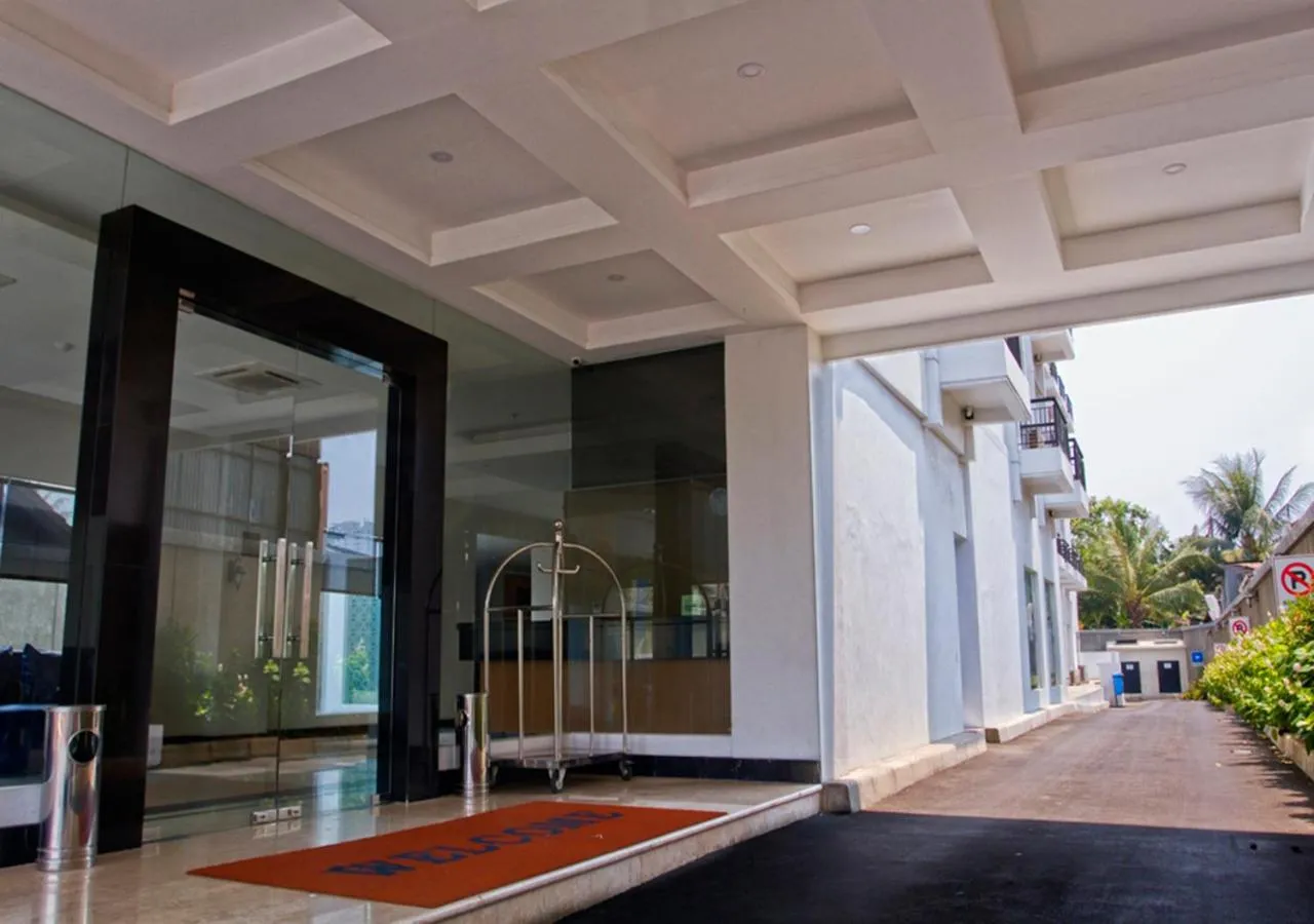 Facade/entrance in P Hotel