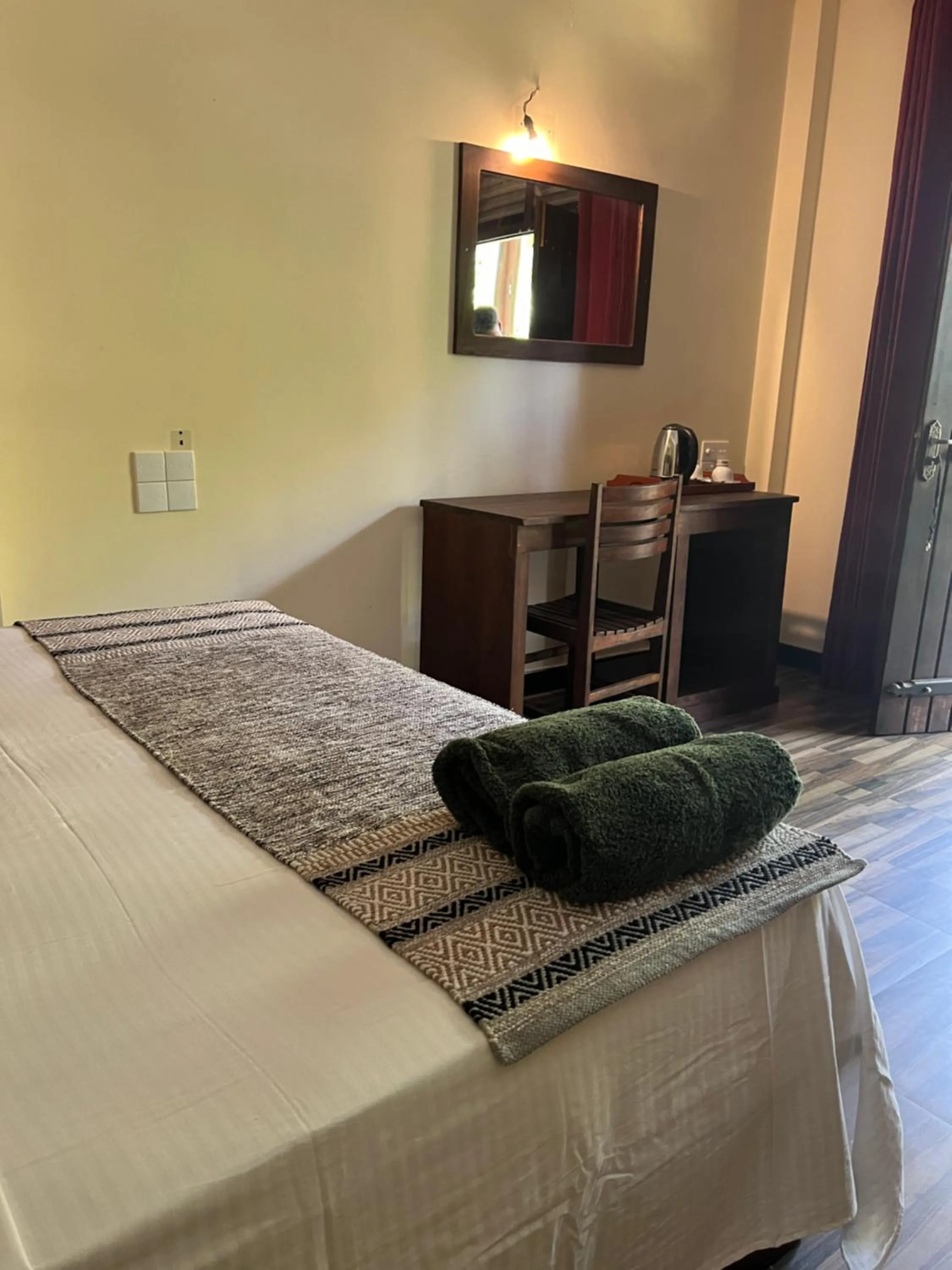 Bedroom, Bed in Green turtle