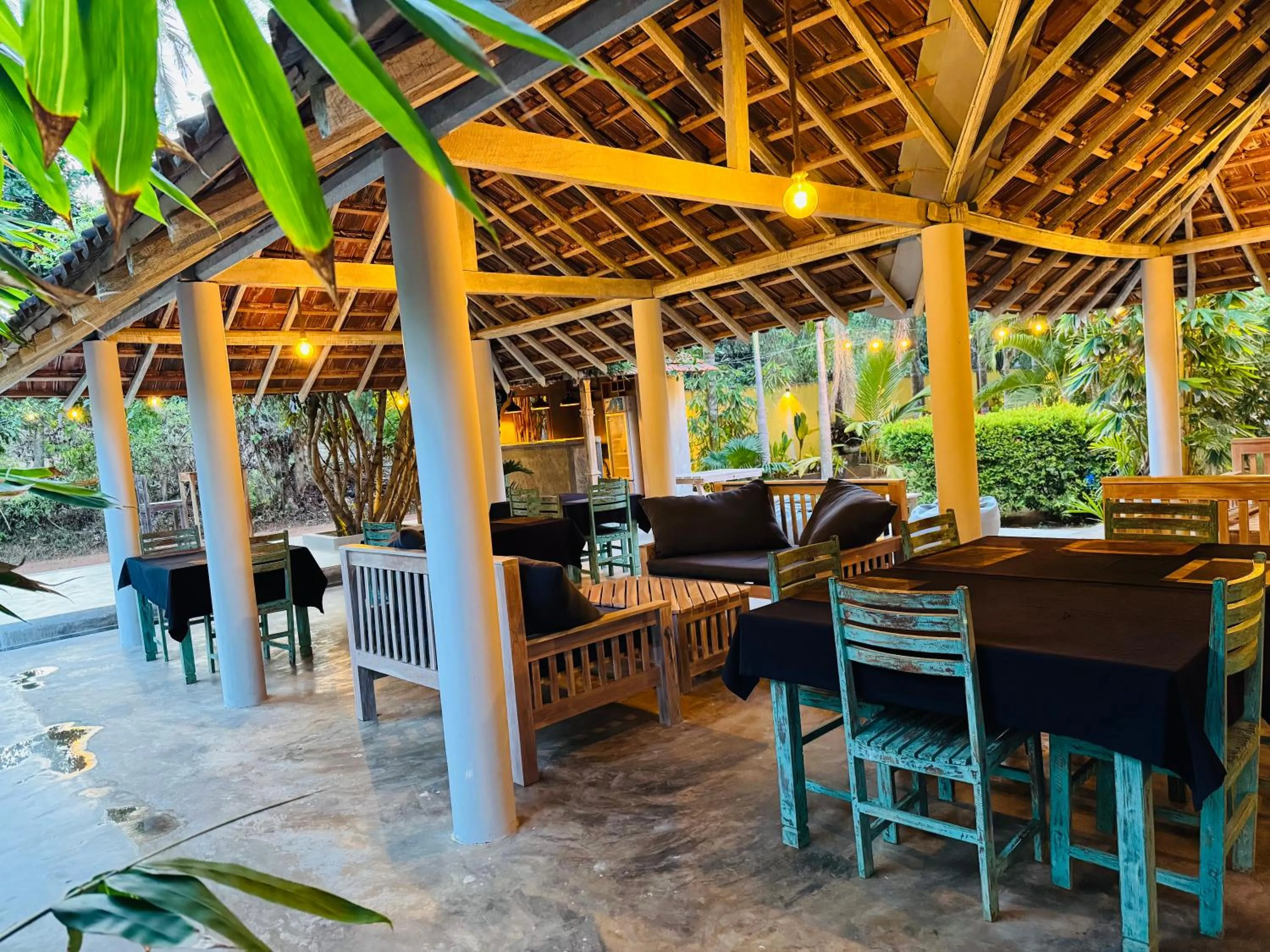 Restaurant/places to eat in Green turtle