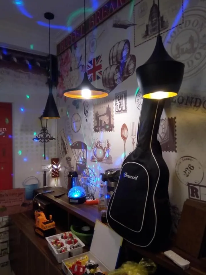 Restaurant/places to eat in Friendly Home Hotel