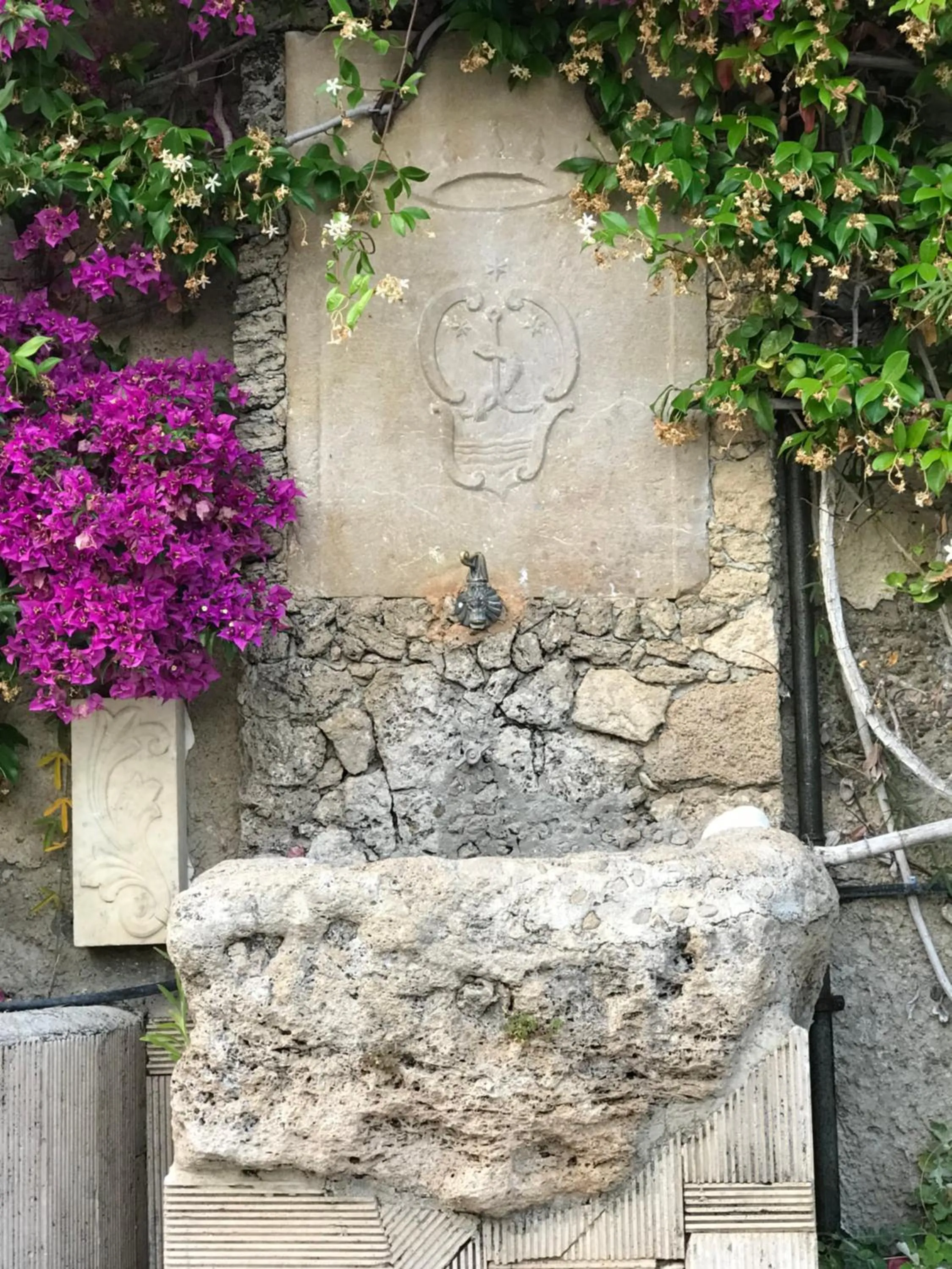 Decorative detail in Residenza Giancesare Family Apartments