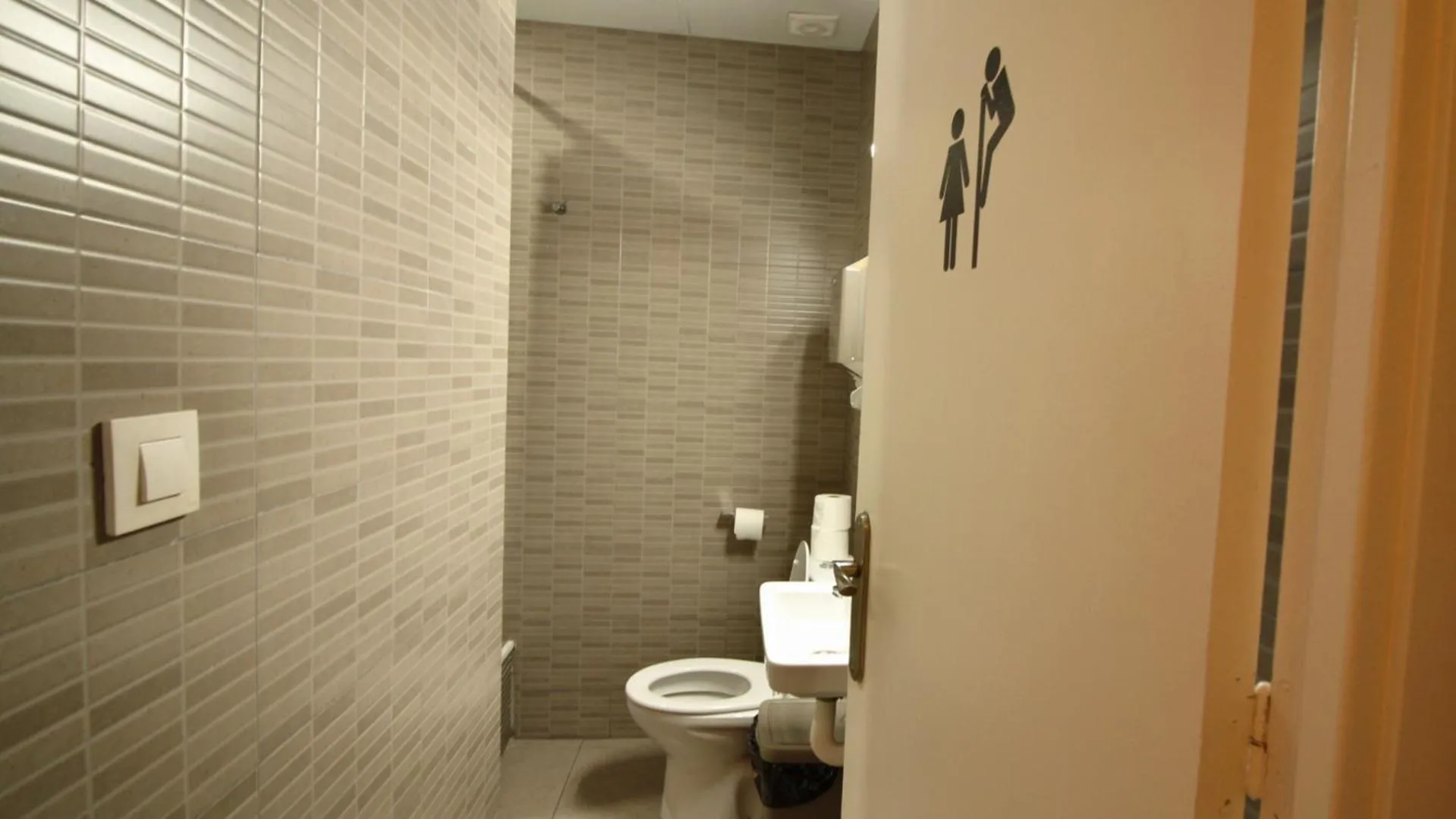 Bathroom in Paraiso Hostel