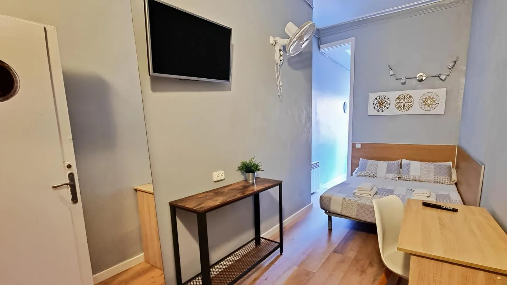 towels, Bed in Paraiso Hostel