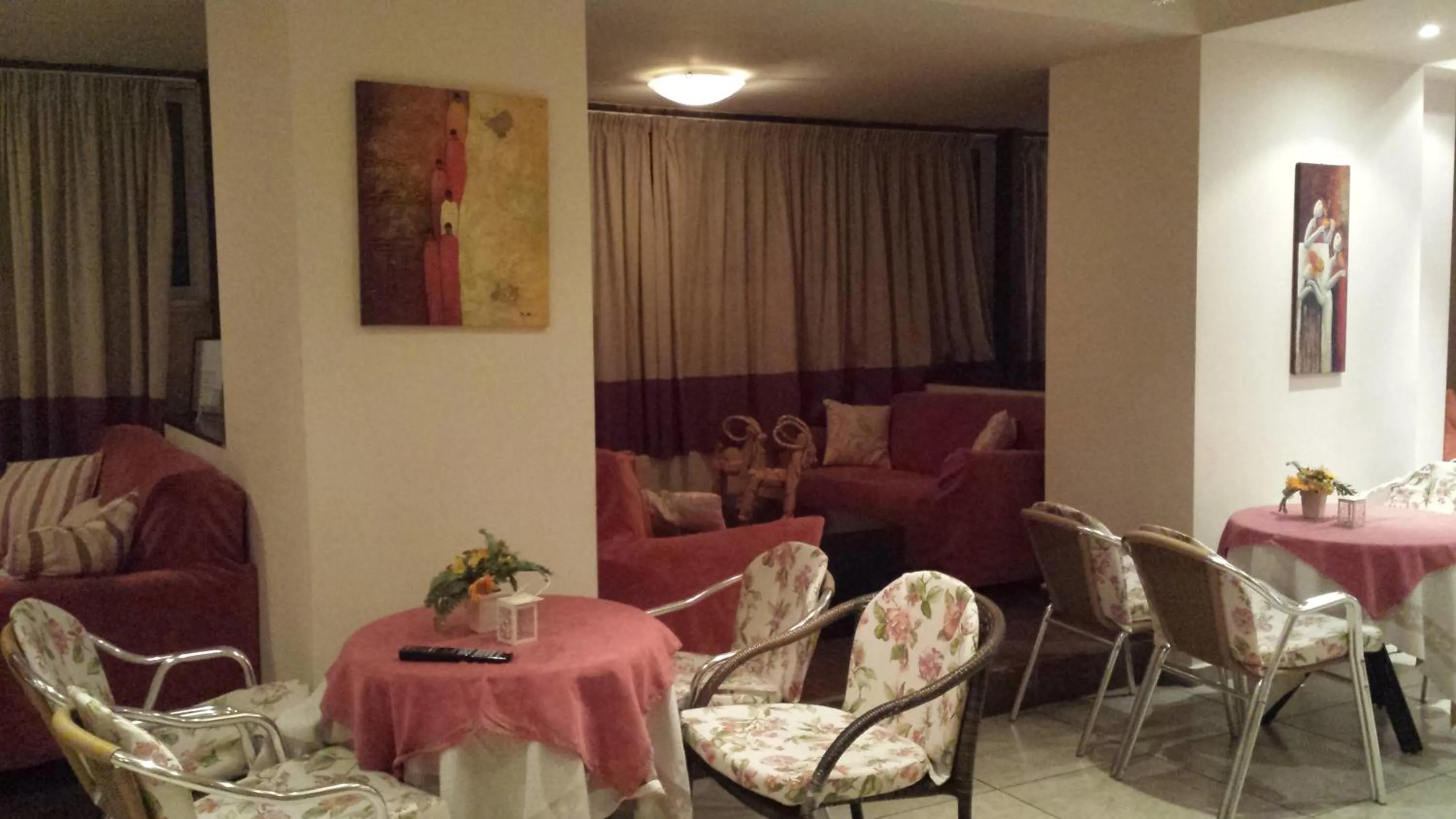 Restaurant/Places to Eat in Amaryllis Hotel