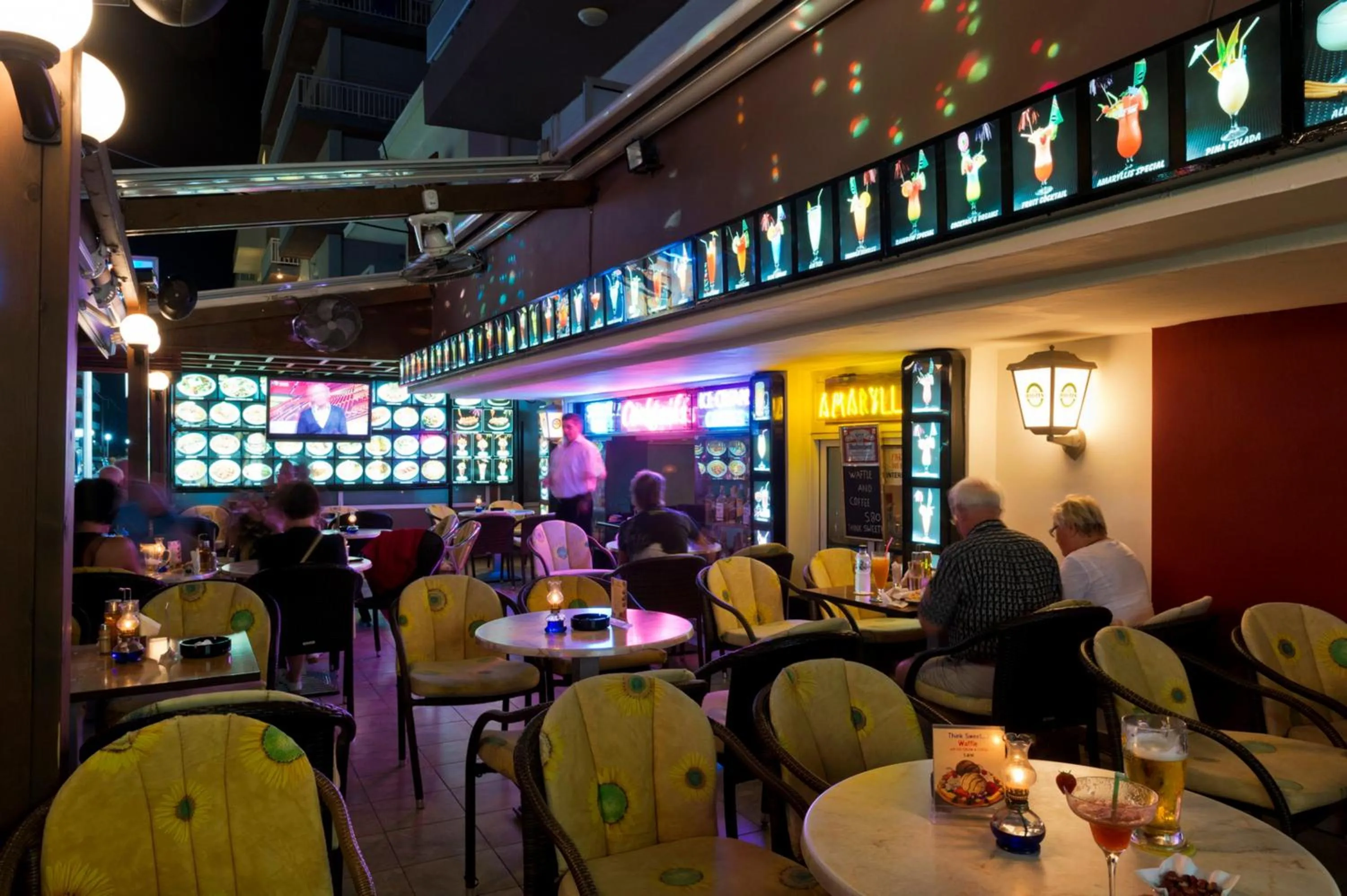 Lounge or bar, Restaurant/Places to Eat in Amaryllis Hotel