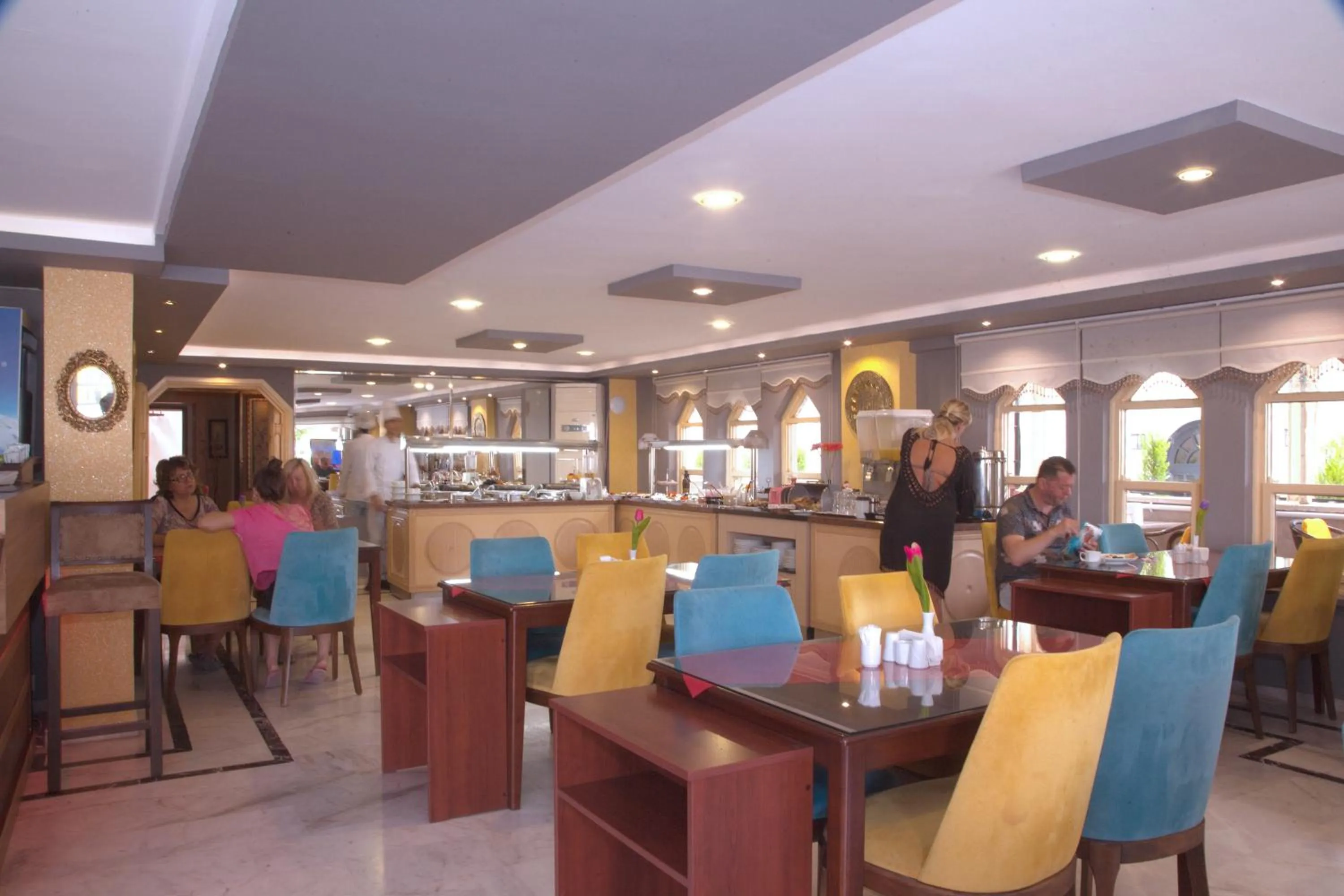 Restaurant/places to eat in Nasa Flora Hotel