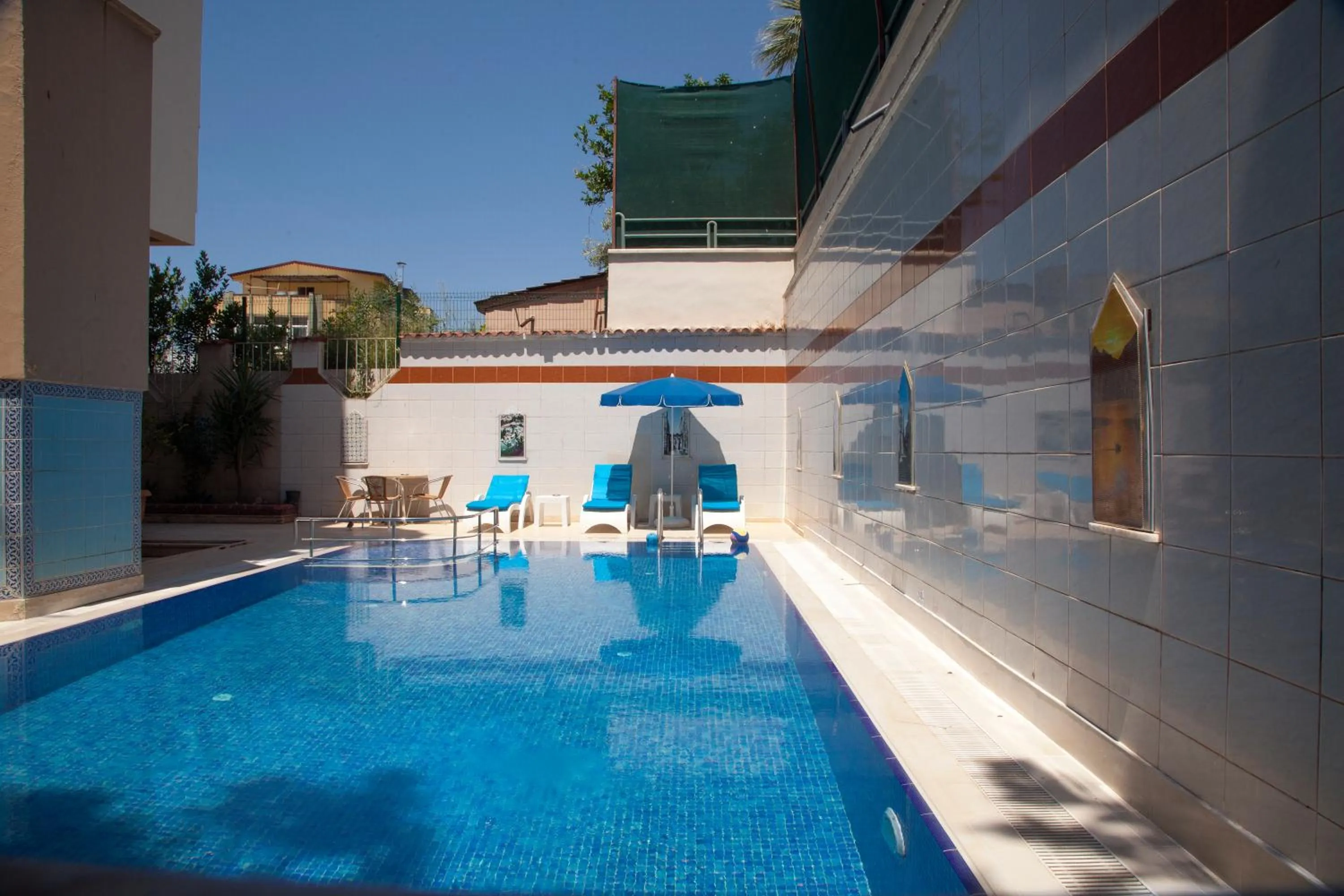 Swimming pool in Nasa Flora Hotel