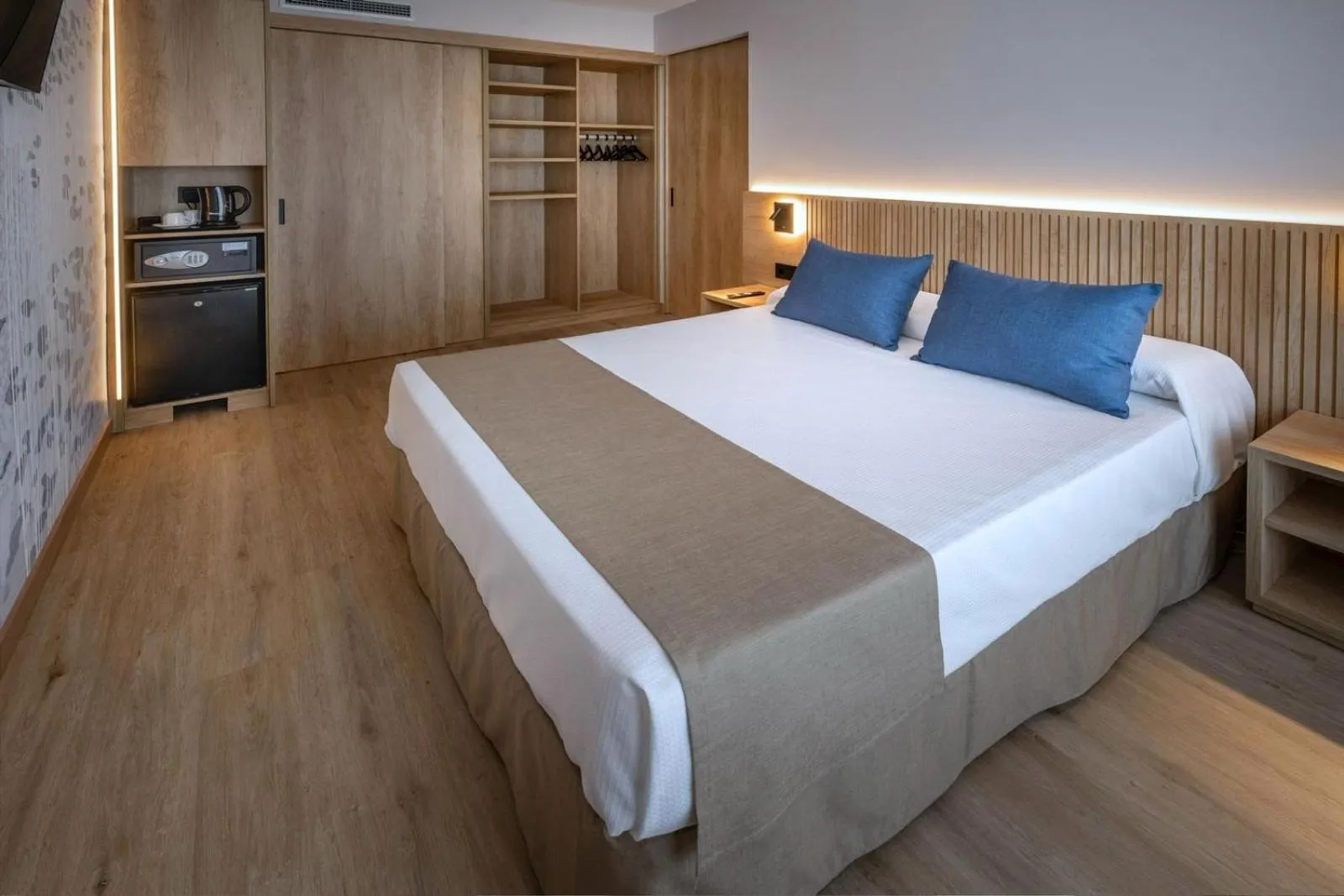 Bed in Hotel Mar Blau