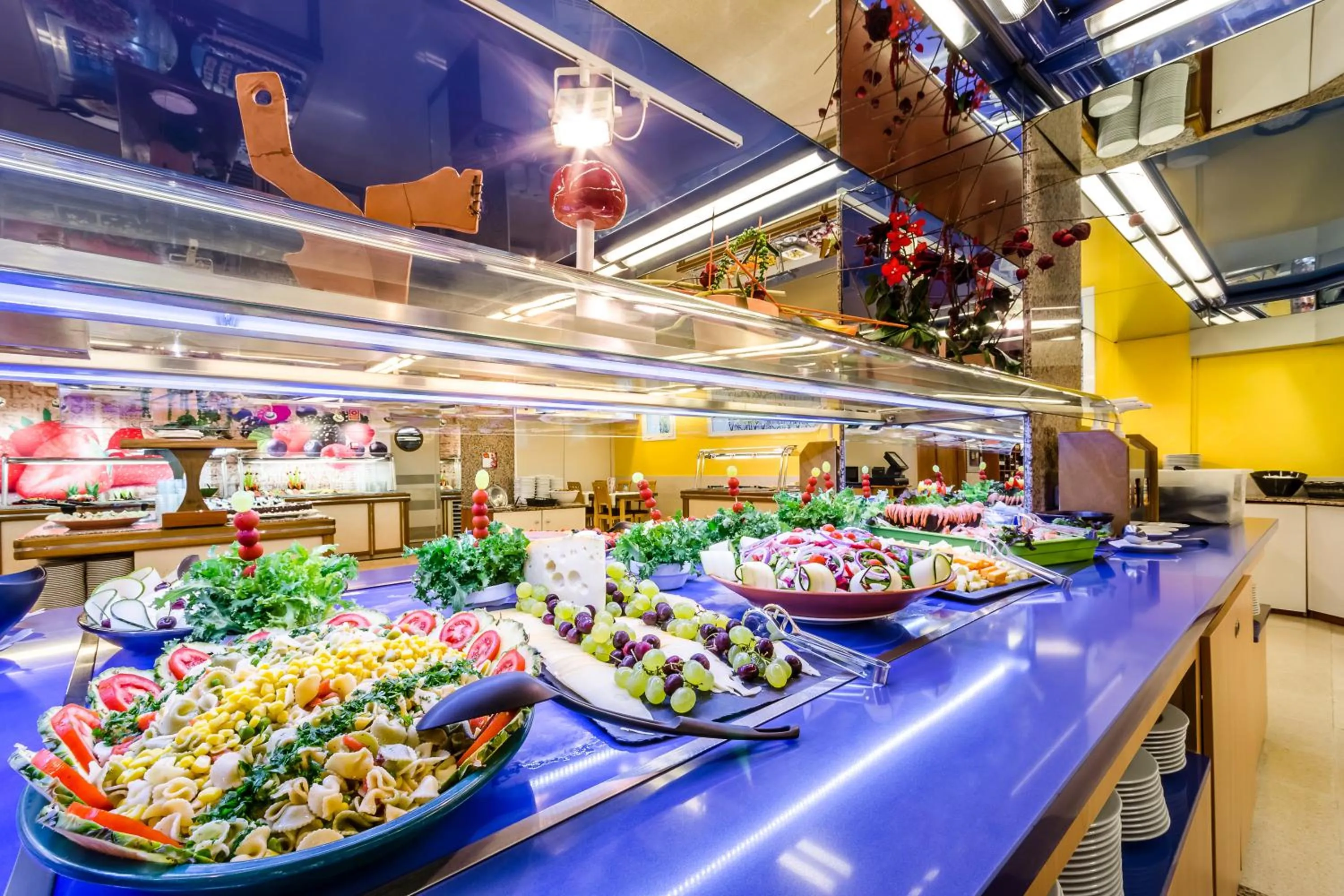 Restaurant/places to eat in Hotel Mar Blau