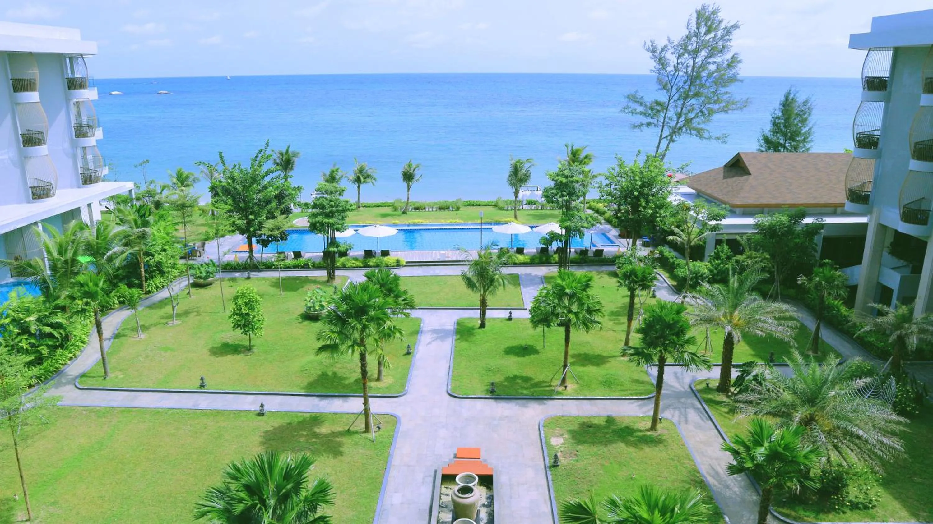 Pool view in Hotel Santika Premiere Beach Resort Belitung