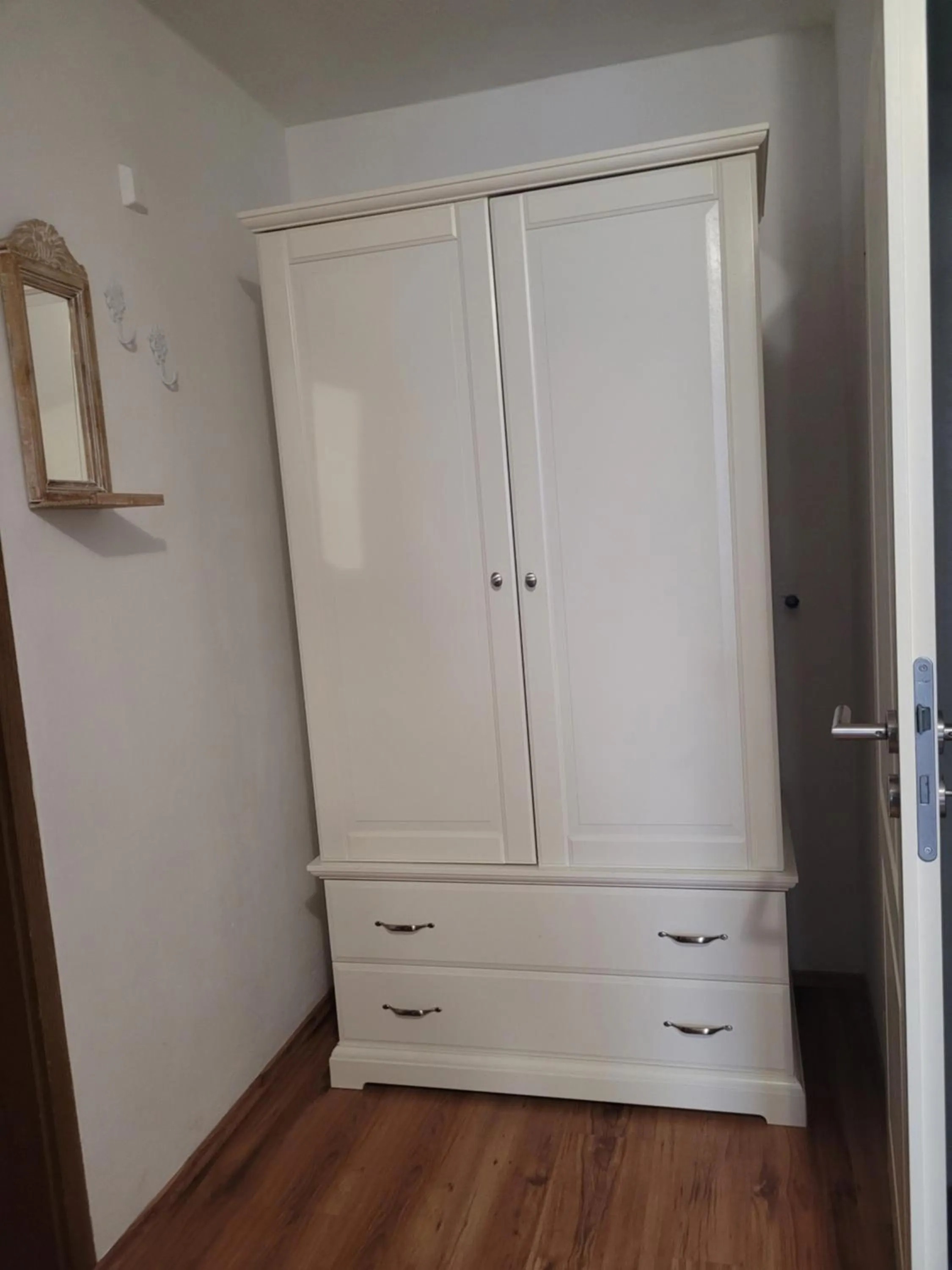 wardrobe in Gästehaus Kampik