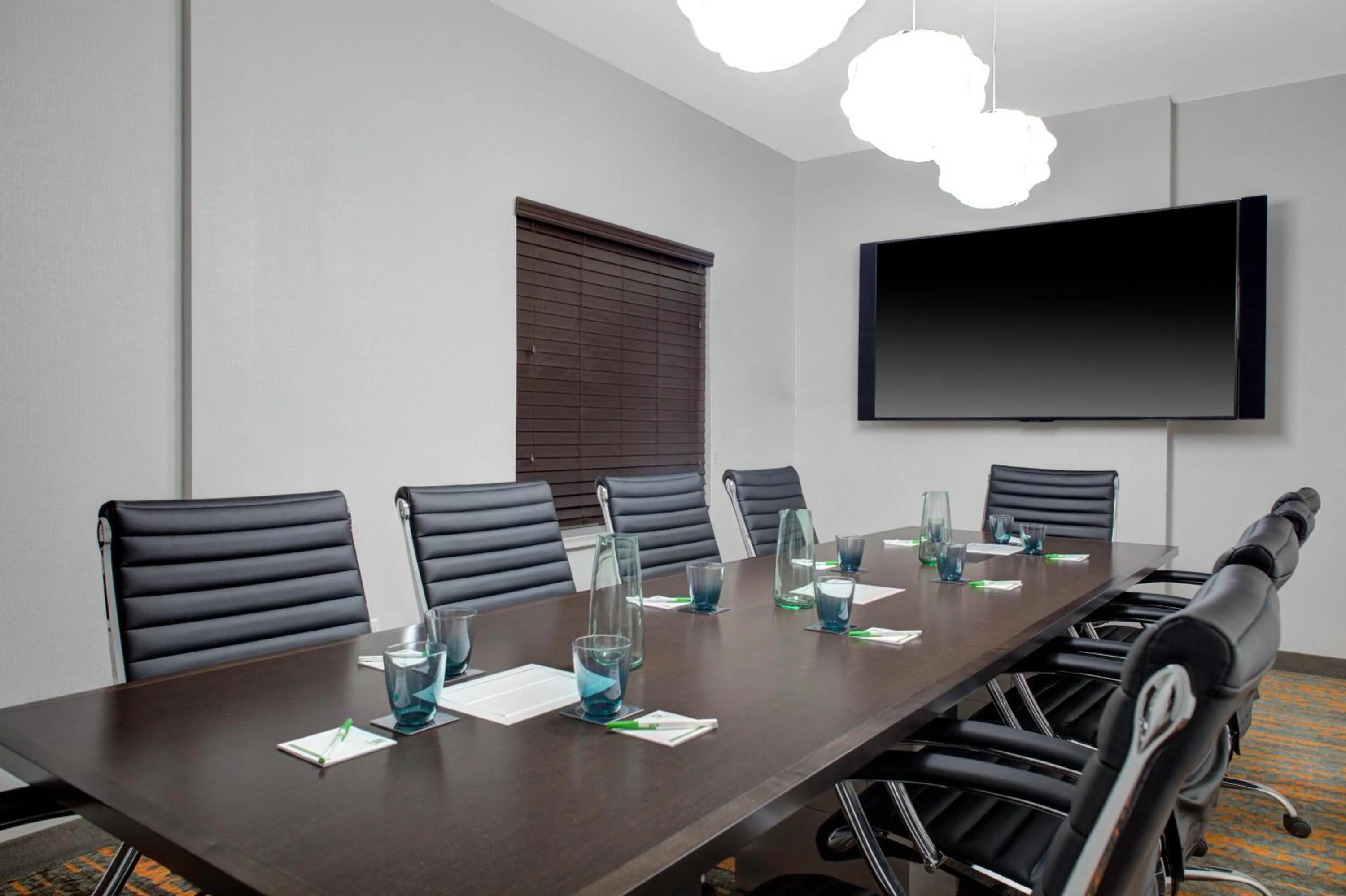 Meeting/conference room in Holiday Inn Windsor - Wine Country by IHG