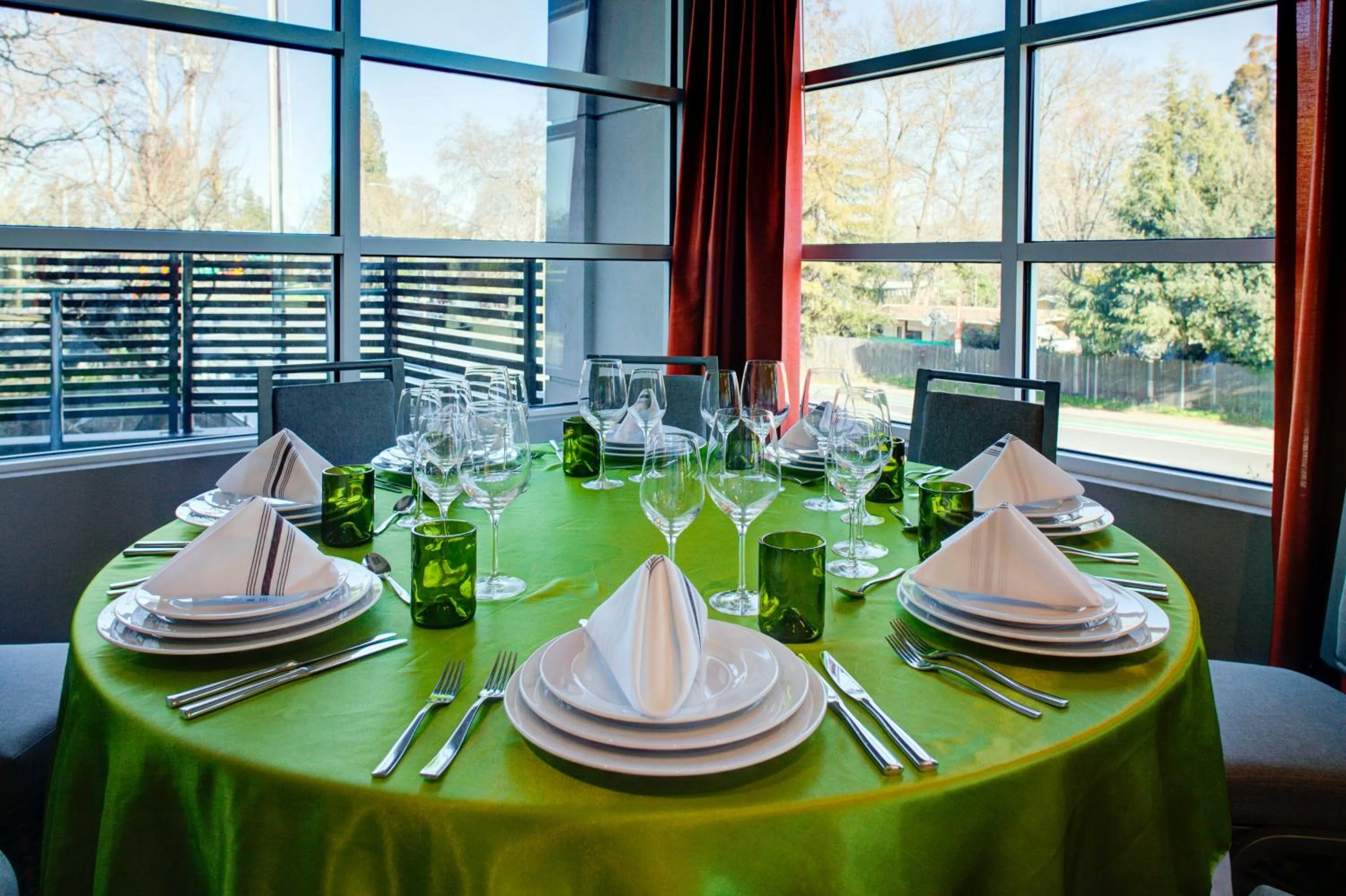 Meeting/conference room in Holiday Inn Windsor - Wine Country by IHG