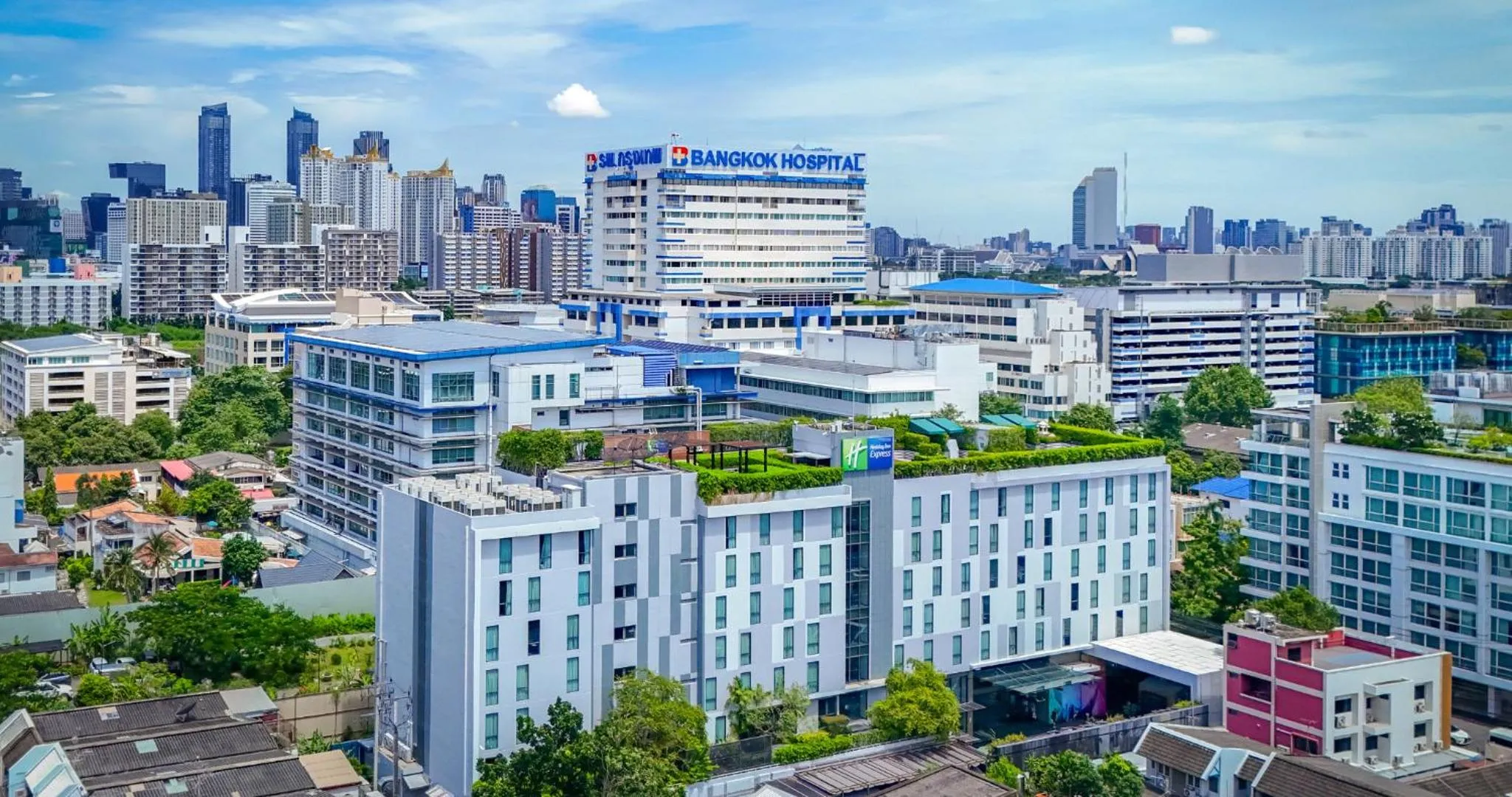 Property building in Holiday Inn Express Bangkok Soi Soonvijai by IHG