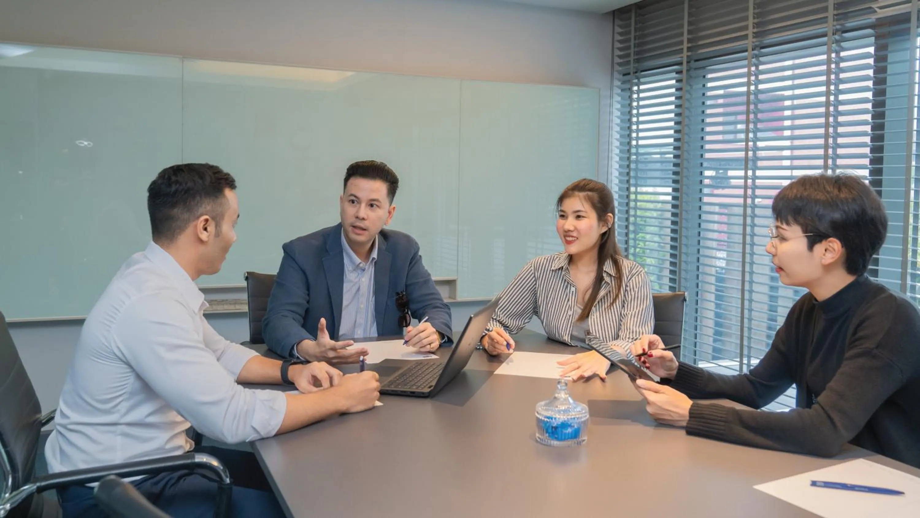 Meeting/conference room in Holiday Inn Express Bangkok Soi Soonvijai by IHG