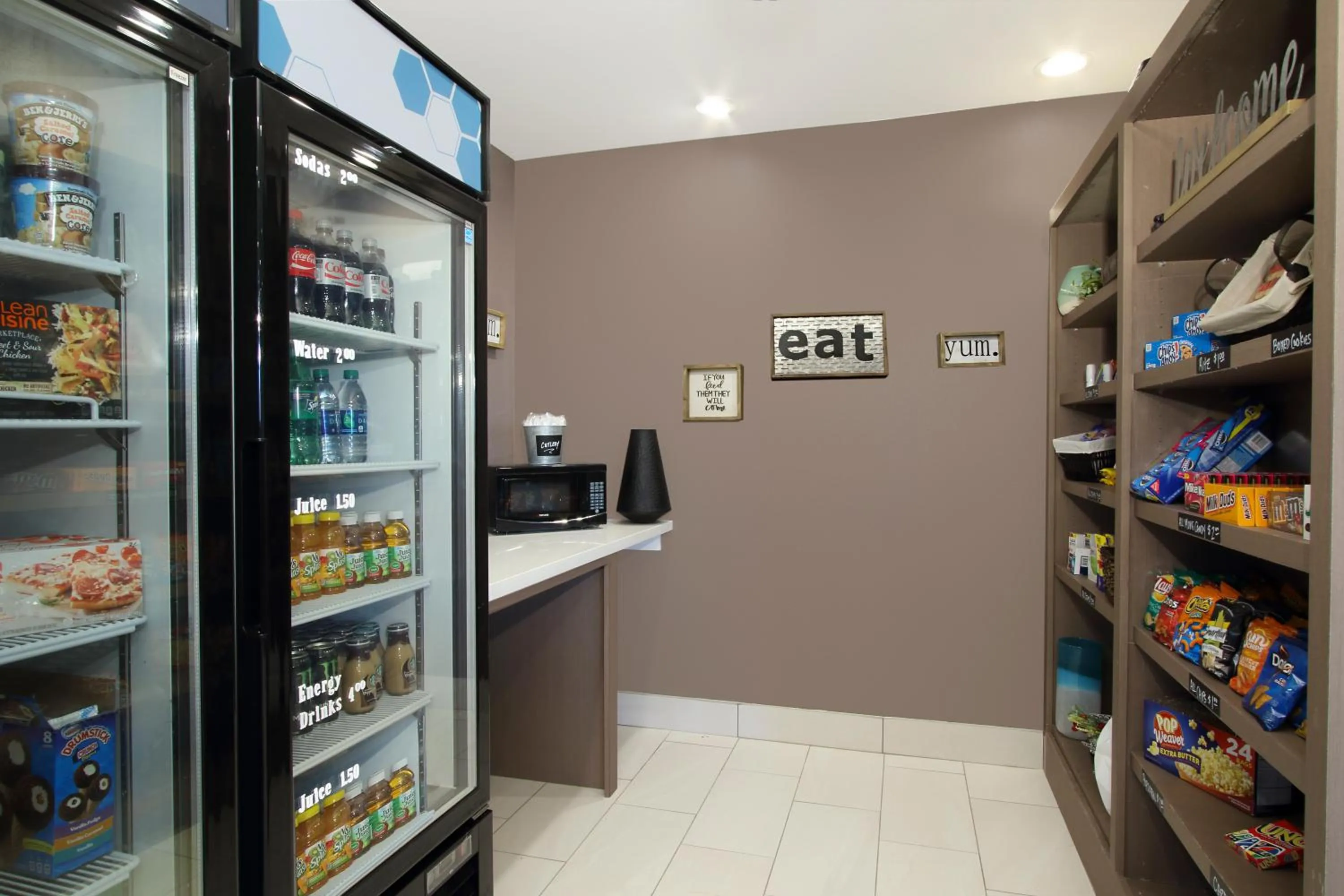 On-site shops in Holiday Inn Express & Suites Columbus North by IHG