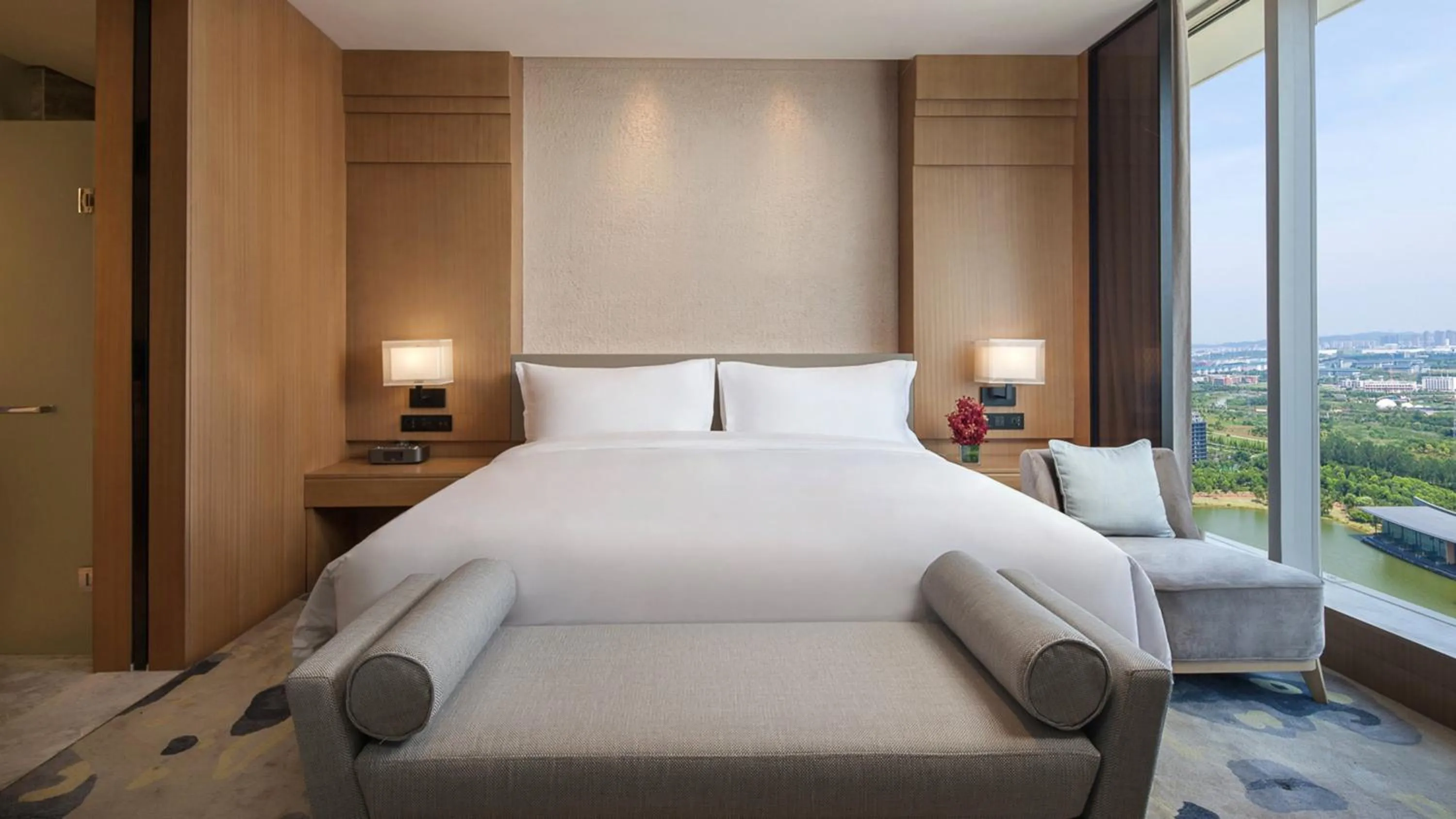 Photo of the whole room, Bed in Holiday Inn Nanjing Qinhuai South by IHG