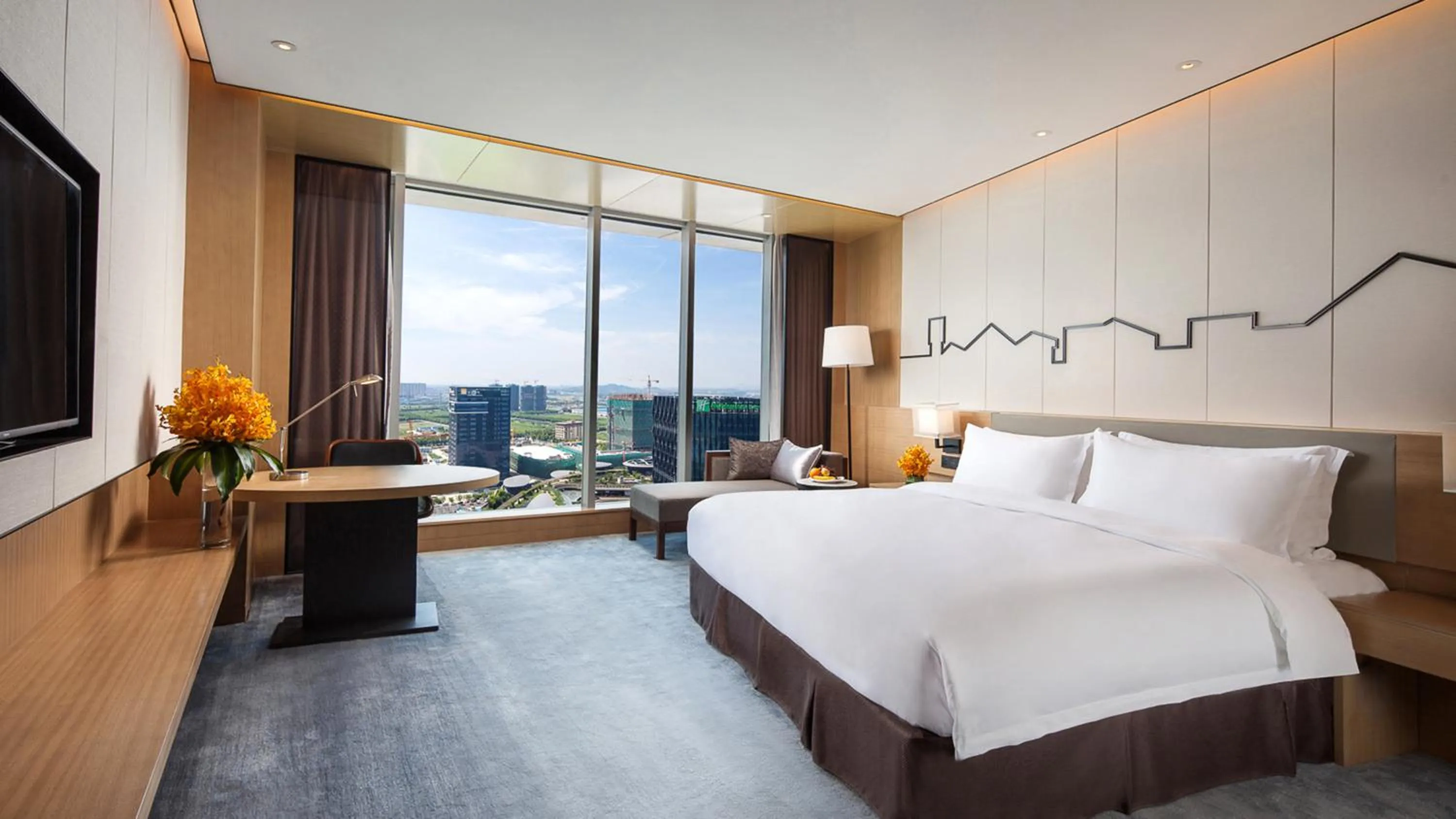 Photo of the whole room, Bed in Holiday Inn Nanjing Qinhuai South by IHG