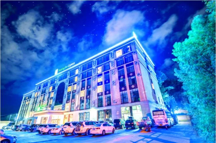 Property Building in Holiday Inn Express Lhasa Potala Palace