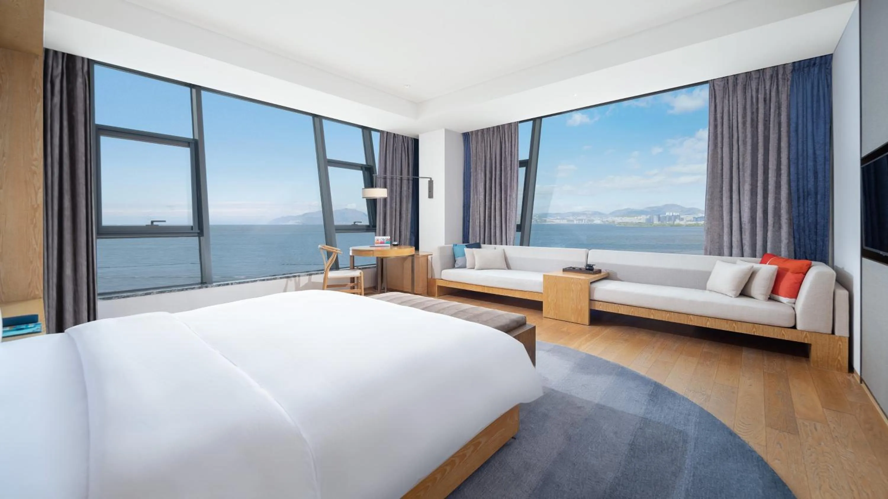 Photo of the whole room, Bed in Hotel Indigo Dali Erhai by IHG