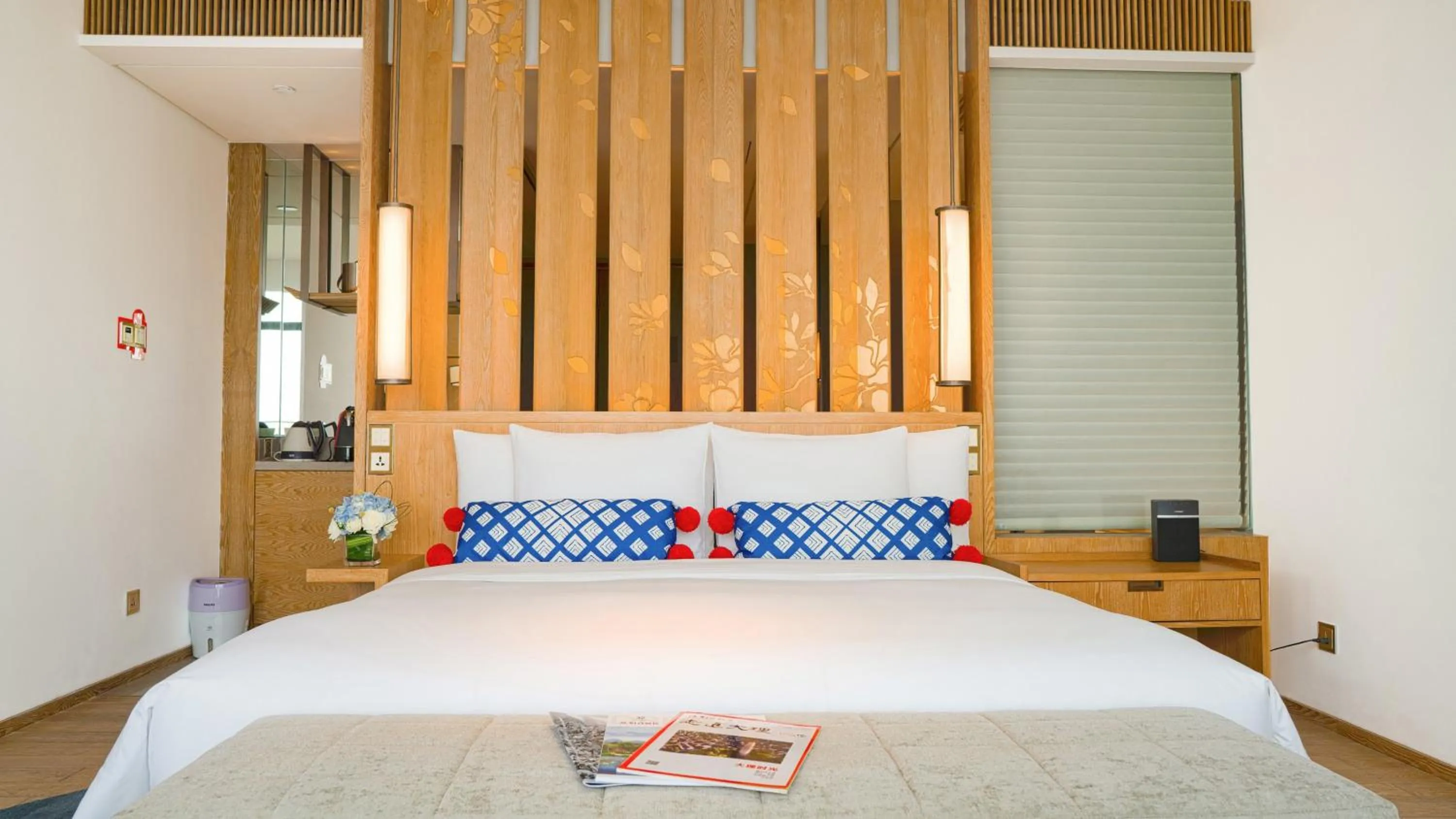 Bedroom, Bed in Hotel Indigo Dali Erhai by IHG