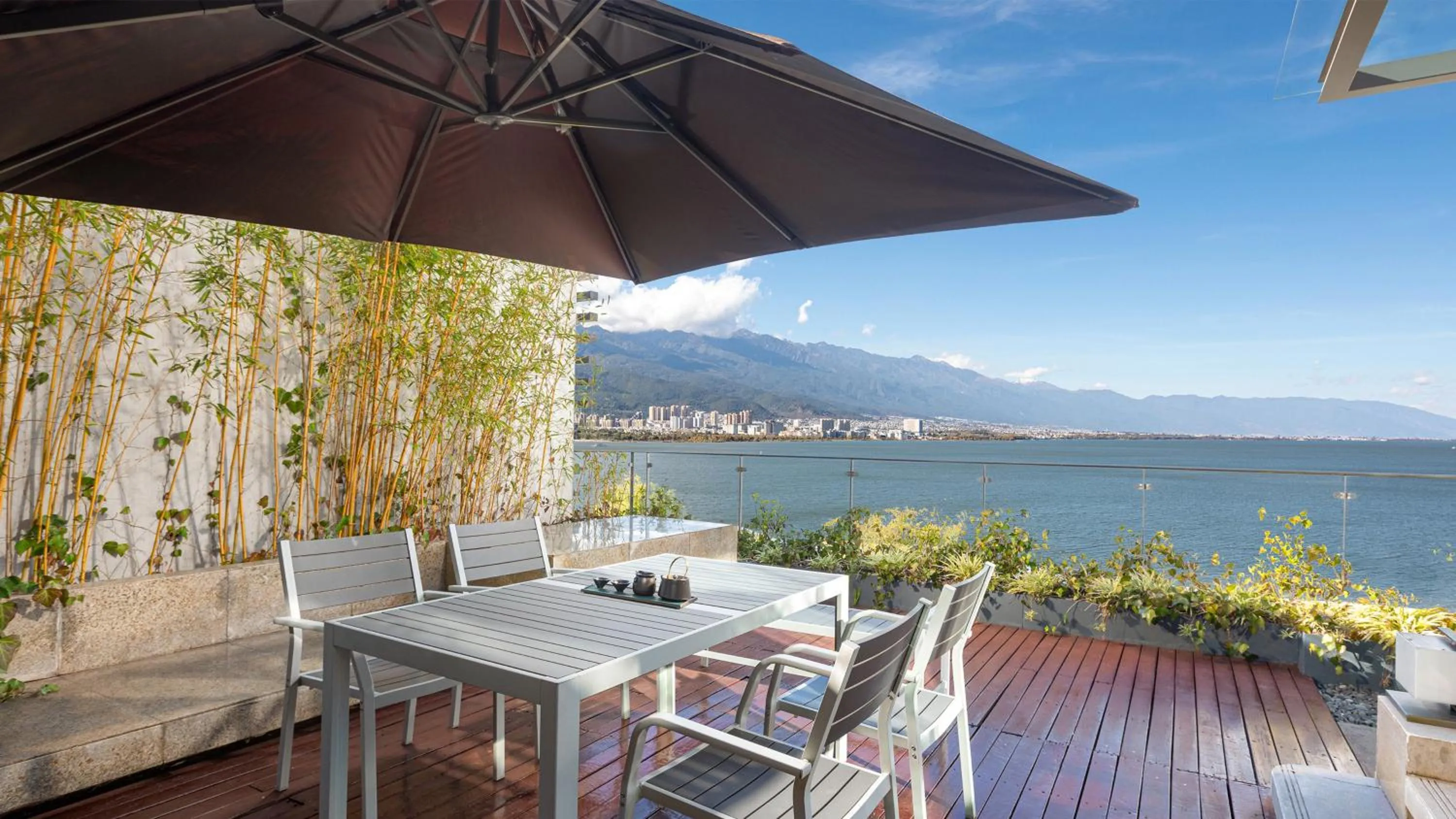 Bedroom in Hotel Indigo Dali Erhai by IHG