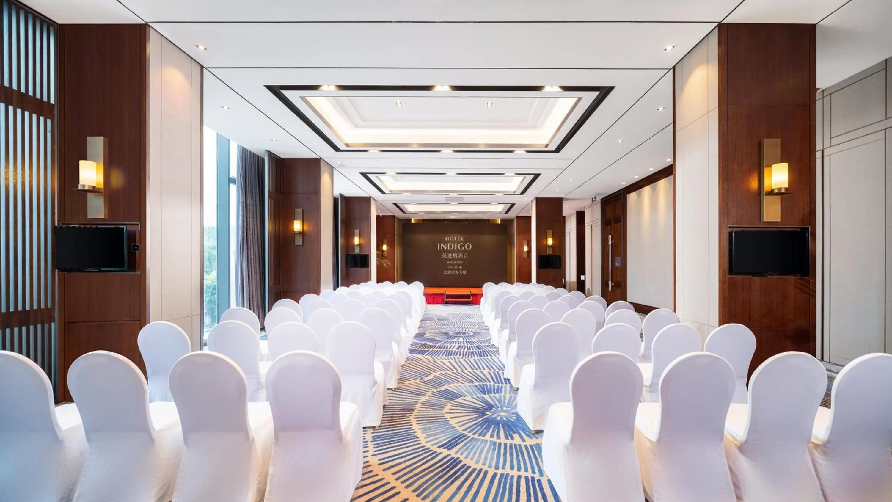 Meeting/conference room in Hotel Indigo Dali Erhai by IHG