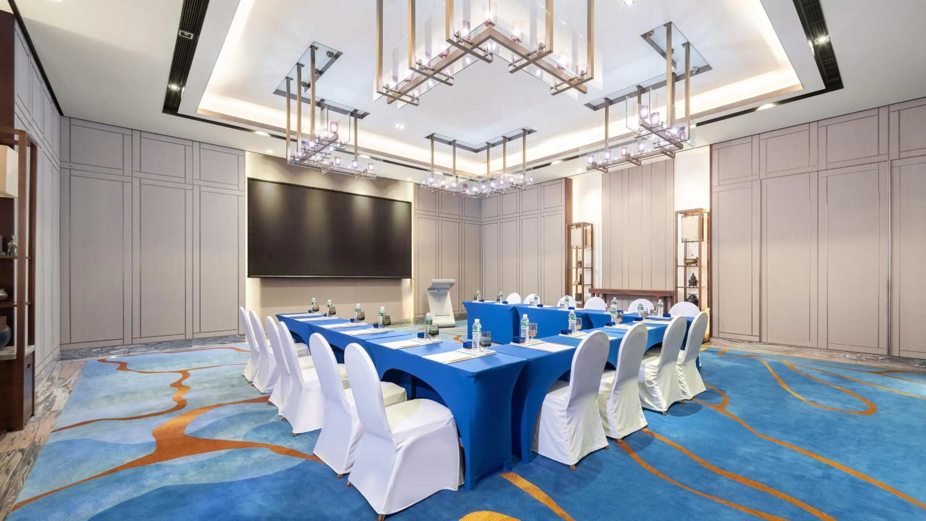 Meeting/conference room in Hotel Indigo Dali Erhai by IHG