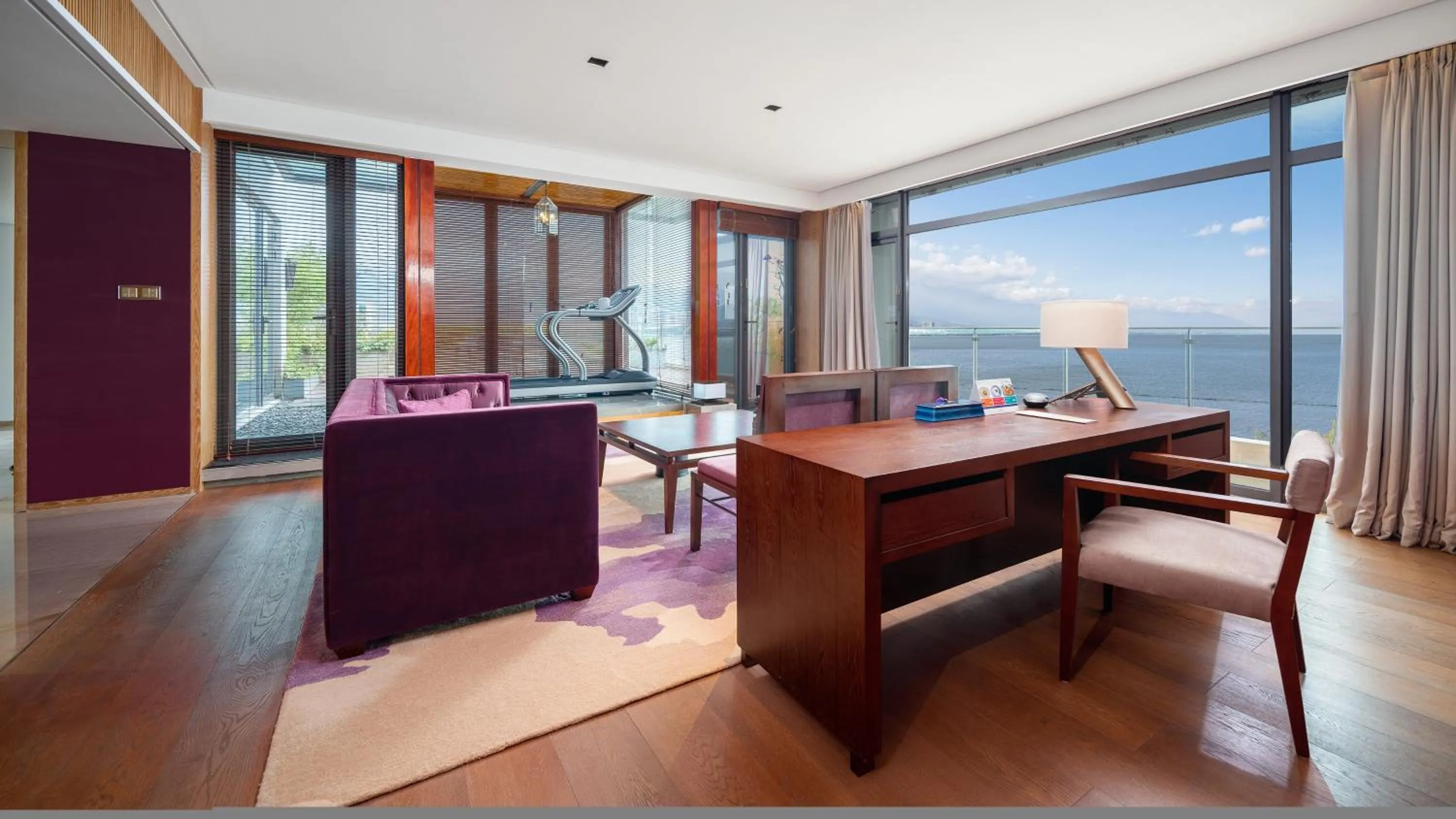 Photo of the whole room in Hotel Indigo Dali Erhai by IHG