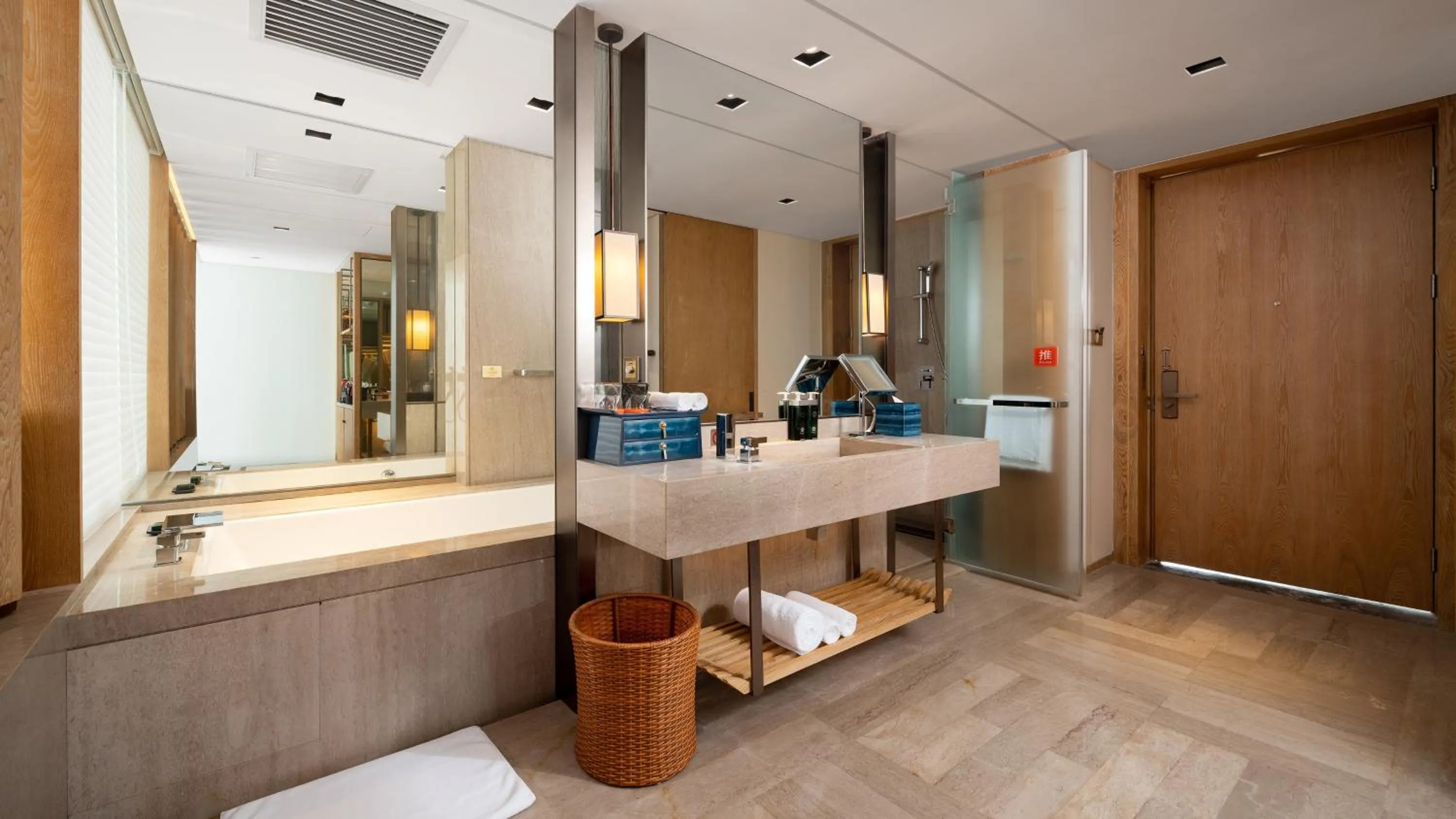 Photo of the whole room in Hotel Indigo Dali Erhai by IHG