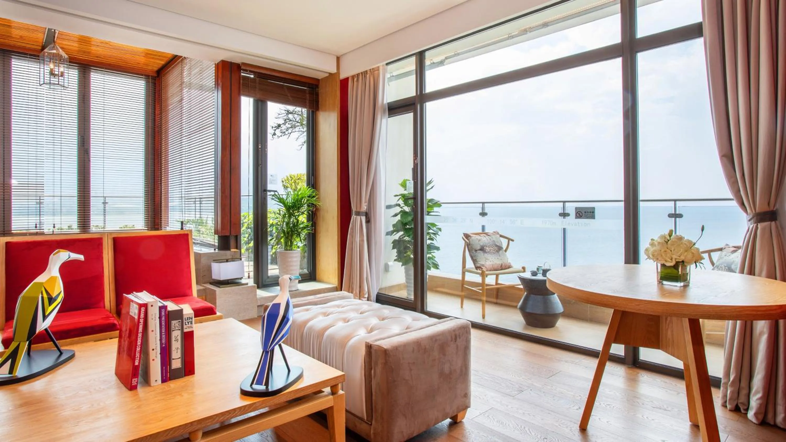 Bedroom in Hotel Indigo Dali Erhai by IHG