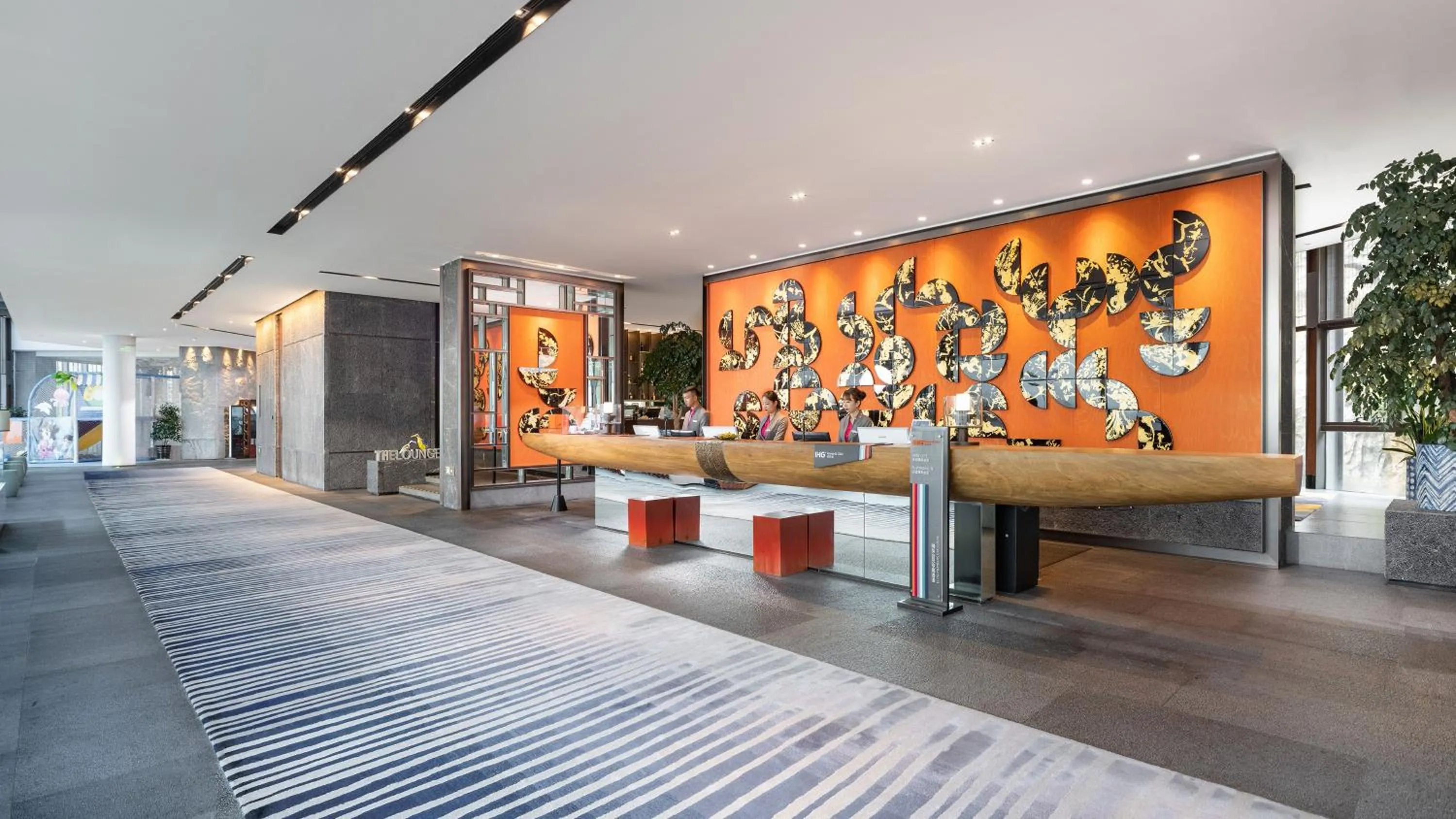Lobby or reception in Hotel Indigo Dali Erhai by IHG