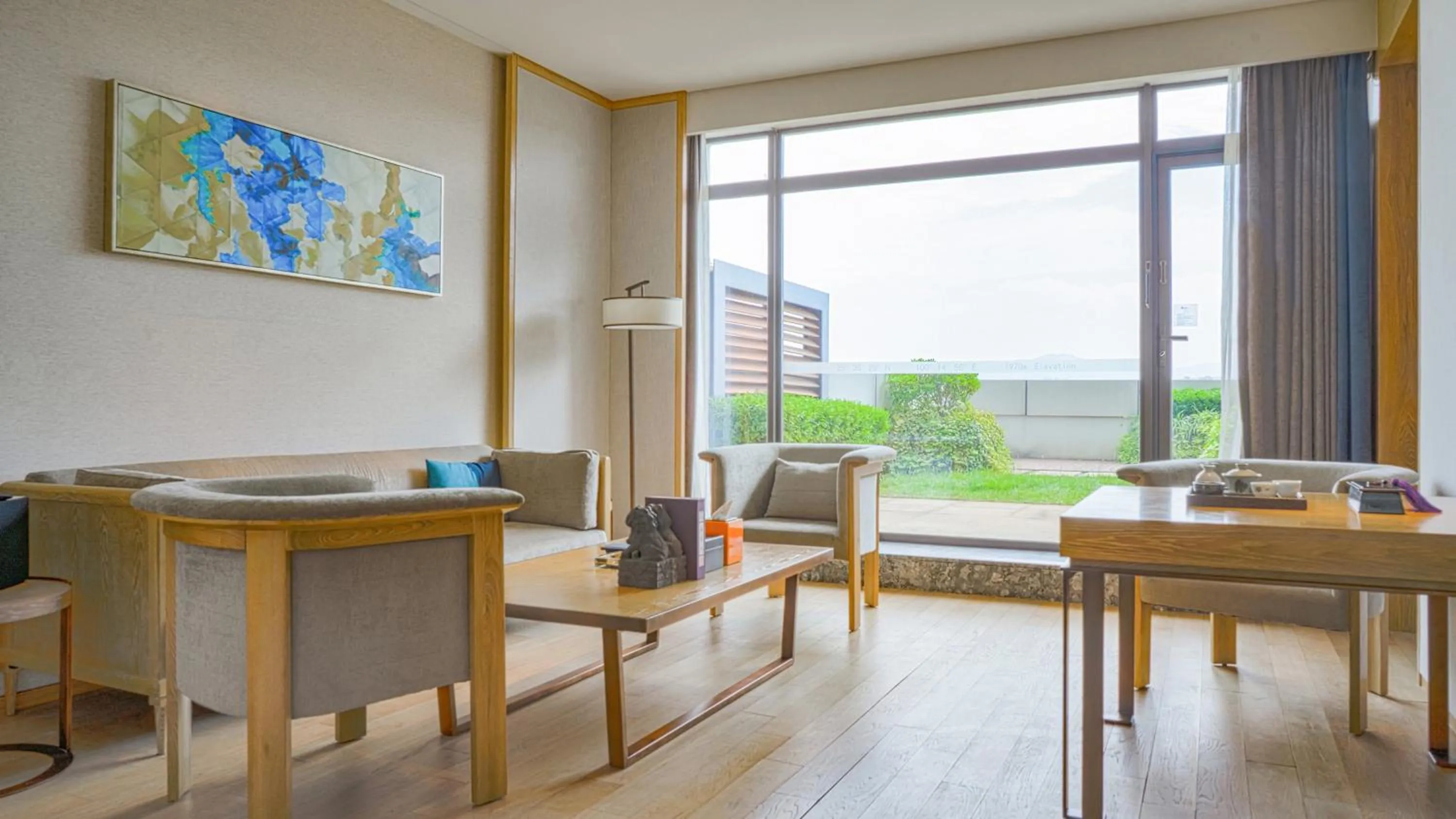 Bedroom in Hotel Indigo Dali Erhai by IHG