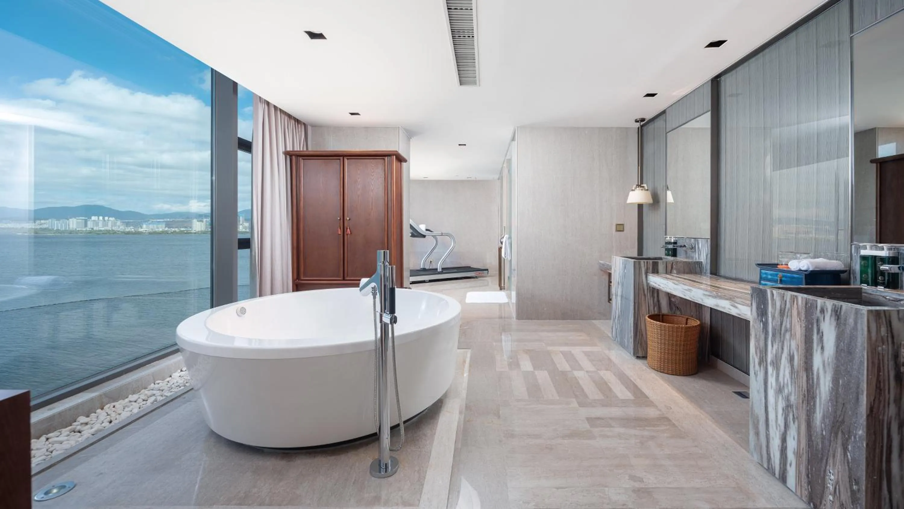 Photo of the whole room in Hotel Indigo Dali Erhai by IHG