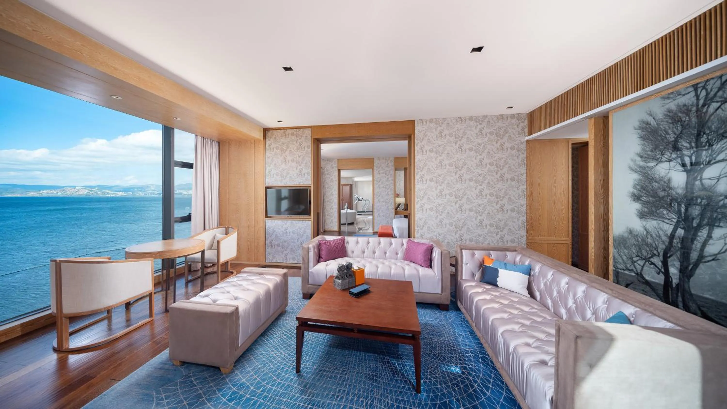 Photo of the whole room in Hotel Indigo Dali Erhai by IHG