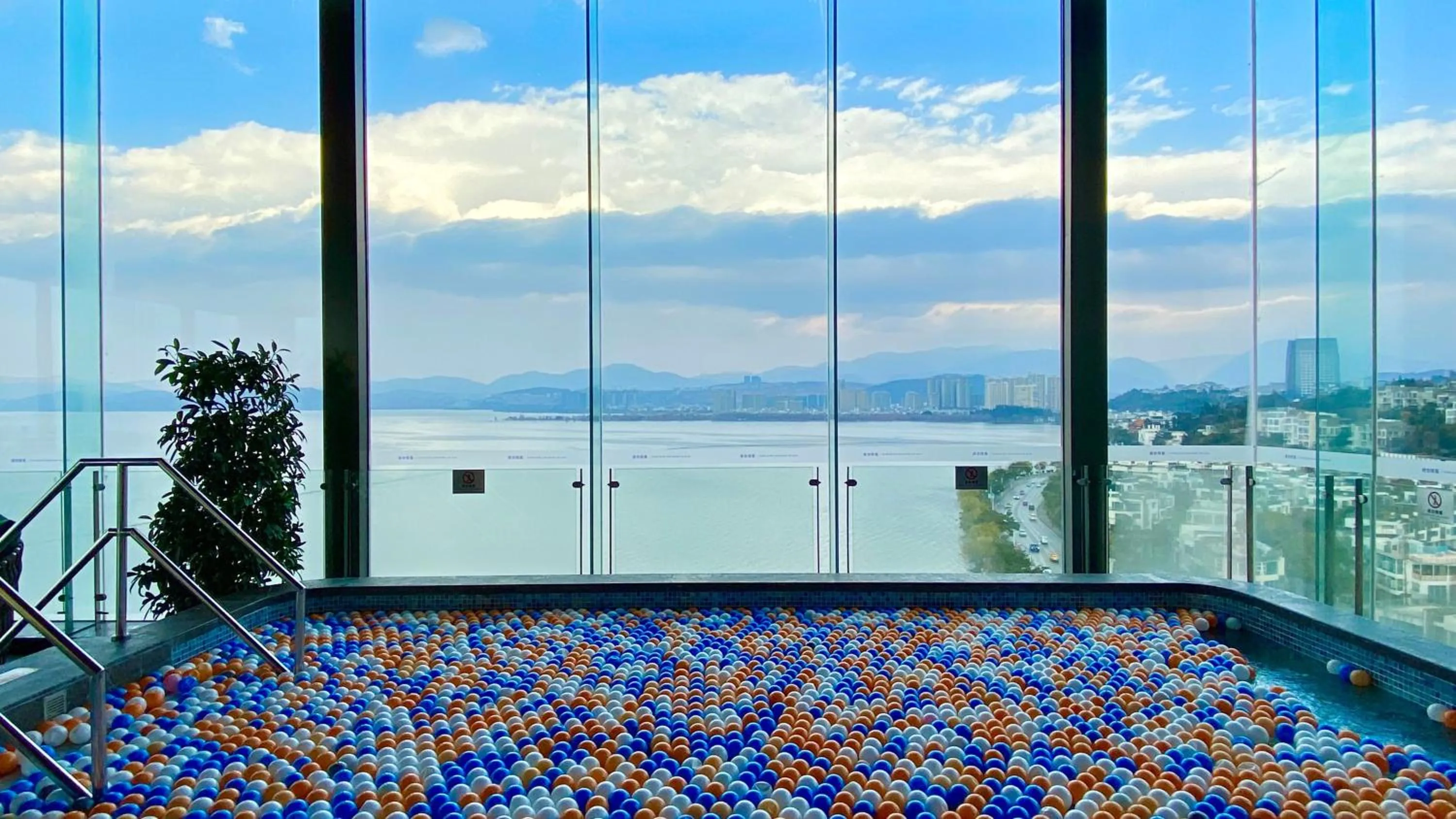 Fitness centre/facilities in Hotel Indigo Dali Erhai by IHG